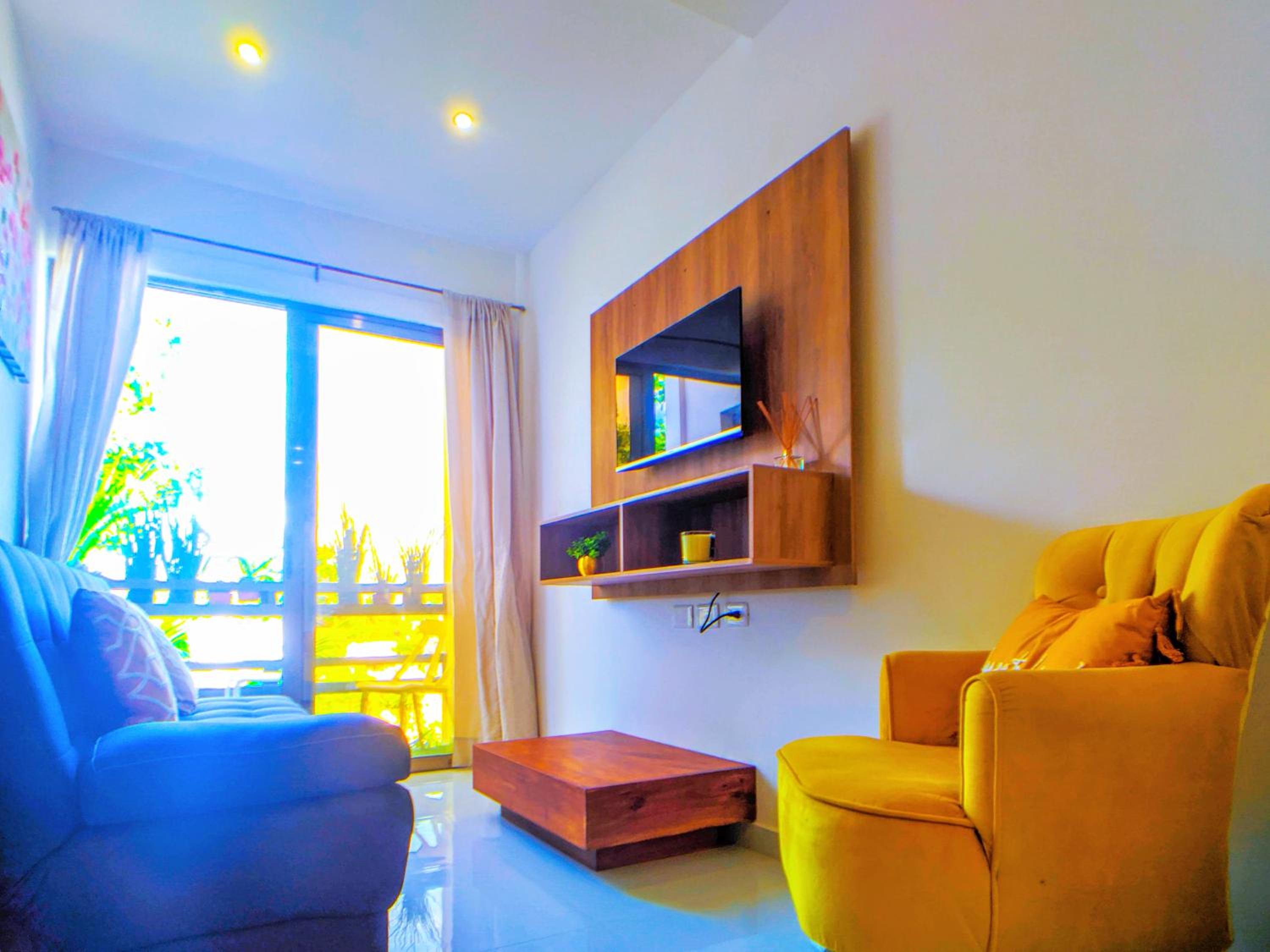 Romantic Escape 1 Bedroom 500m from Beach King Bed Pool Gym Fast WiFi 404