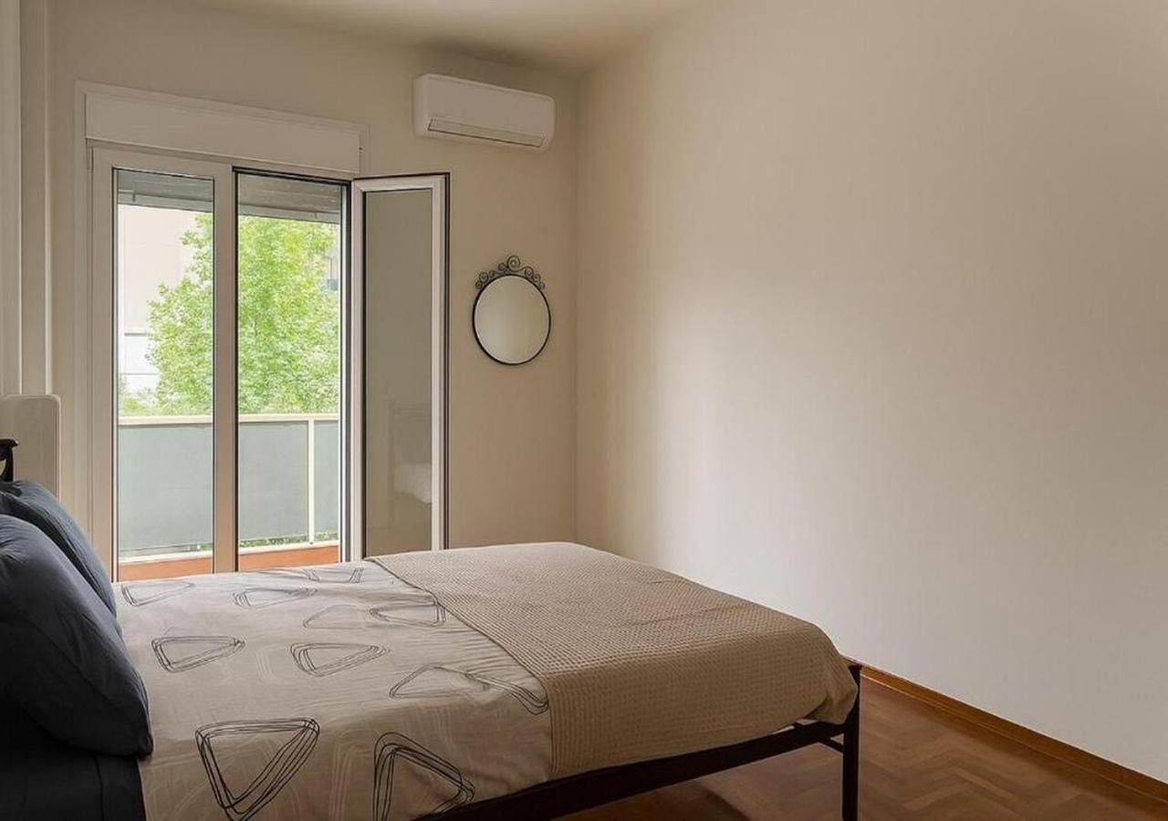Spacious 2-Bedroom City Center Apartment with Free Easy Parking