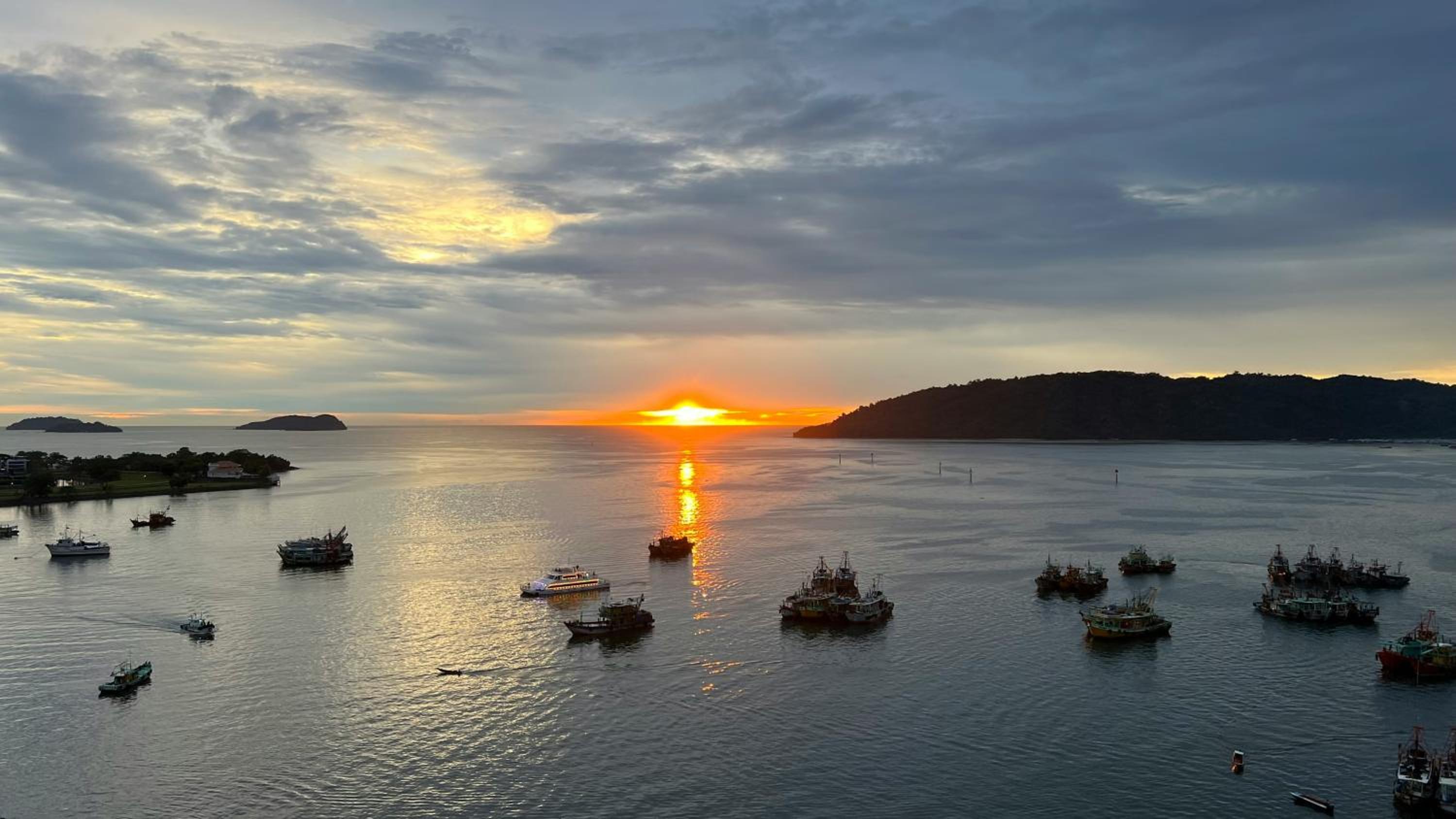 Seaview Pool 5pax Walk To Jesselton Pier by Mixma Suites