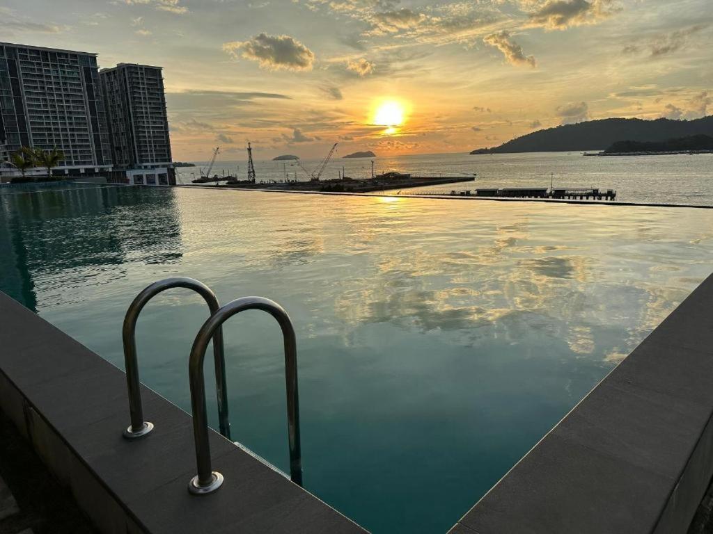 Seaview Pool 5pax Walk To Jesselton Pier by Mixma Suites