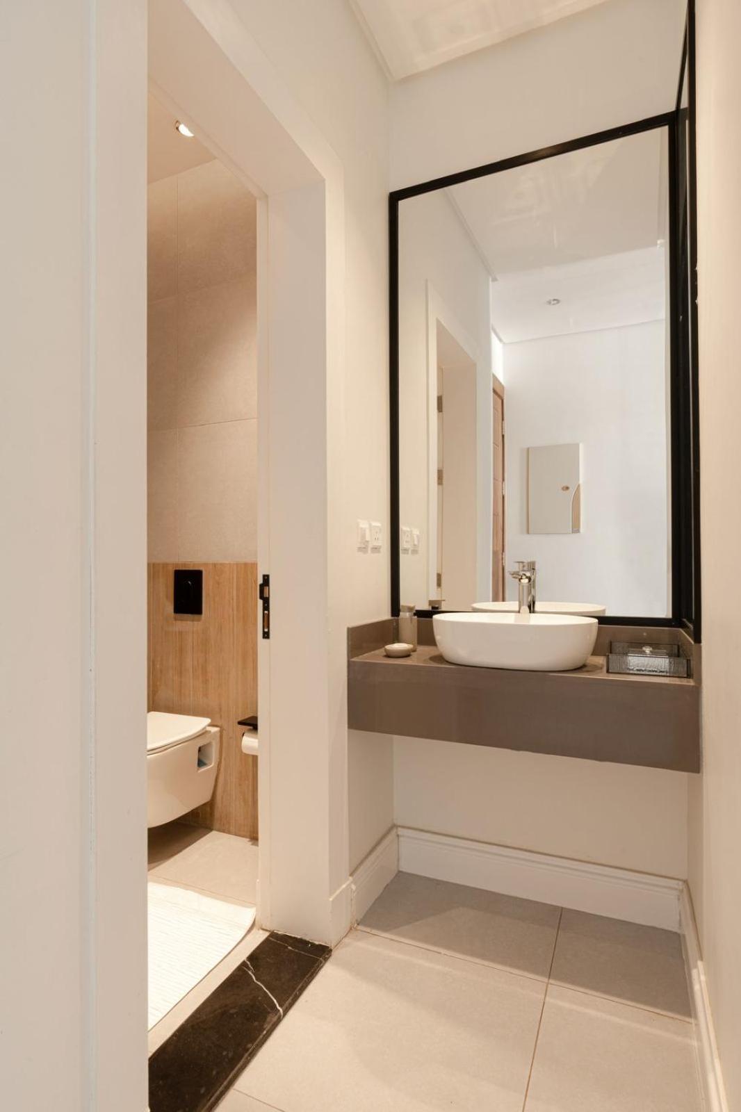 Exclusive Stay with Cinema WiFi Workspace