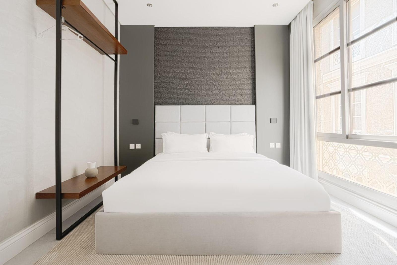 Exclusive Stay with Cinema WiFi Workspace