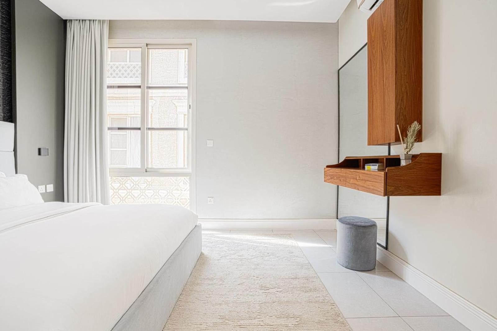 Exclusive Stay with Cinema WiFi Workspace