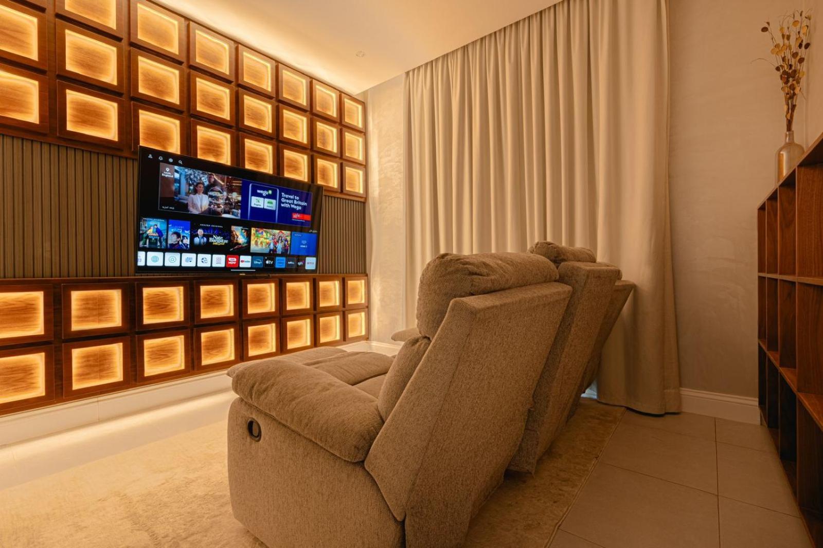 Exclusive Stay with Cinema WiFi Workspace
