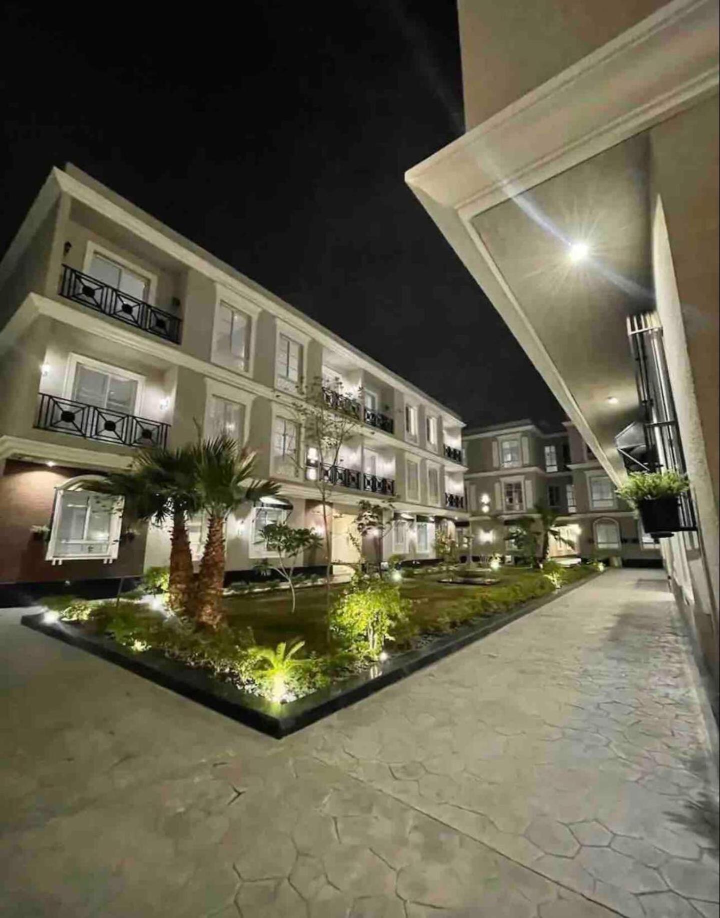 Exclusive Stay with Cinema WiFi Workspace