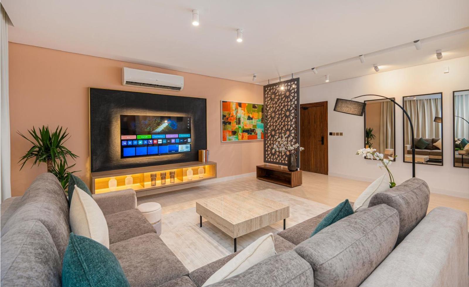 Relax and Unwind in Vibrant Al Mughrizat