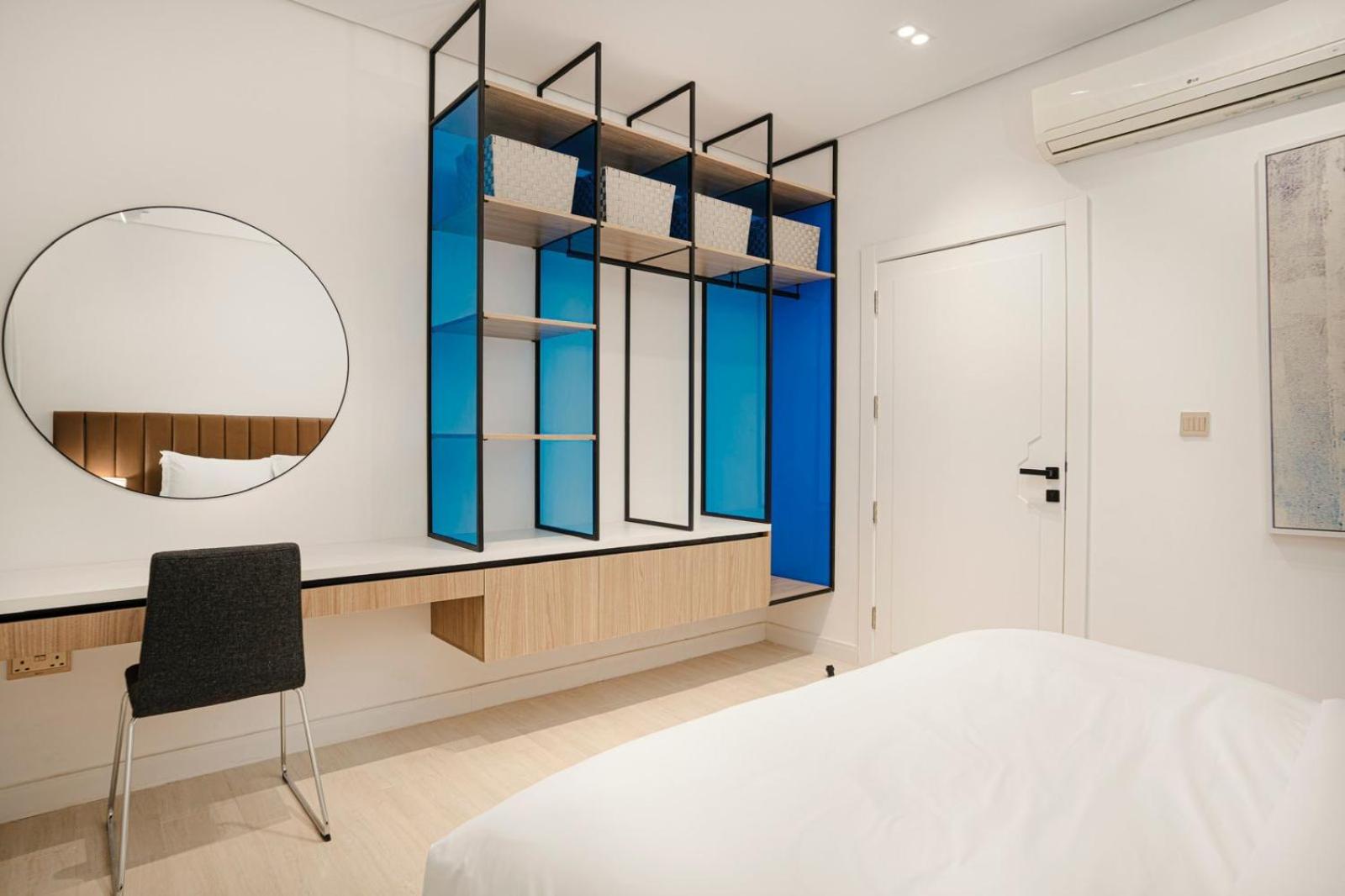 Relax and Unwind in Vibrant Al Mughrizat