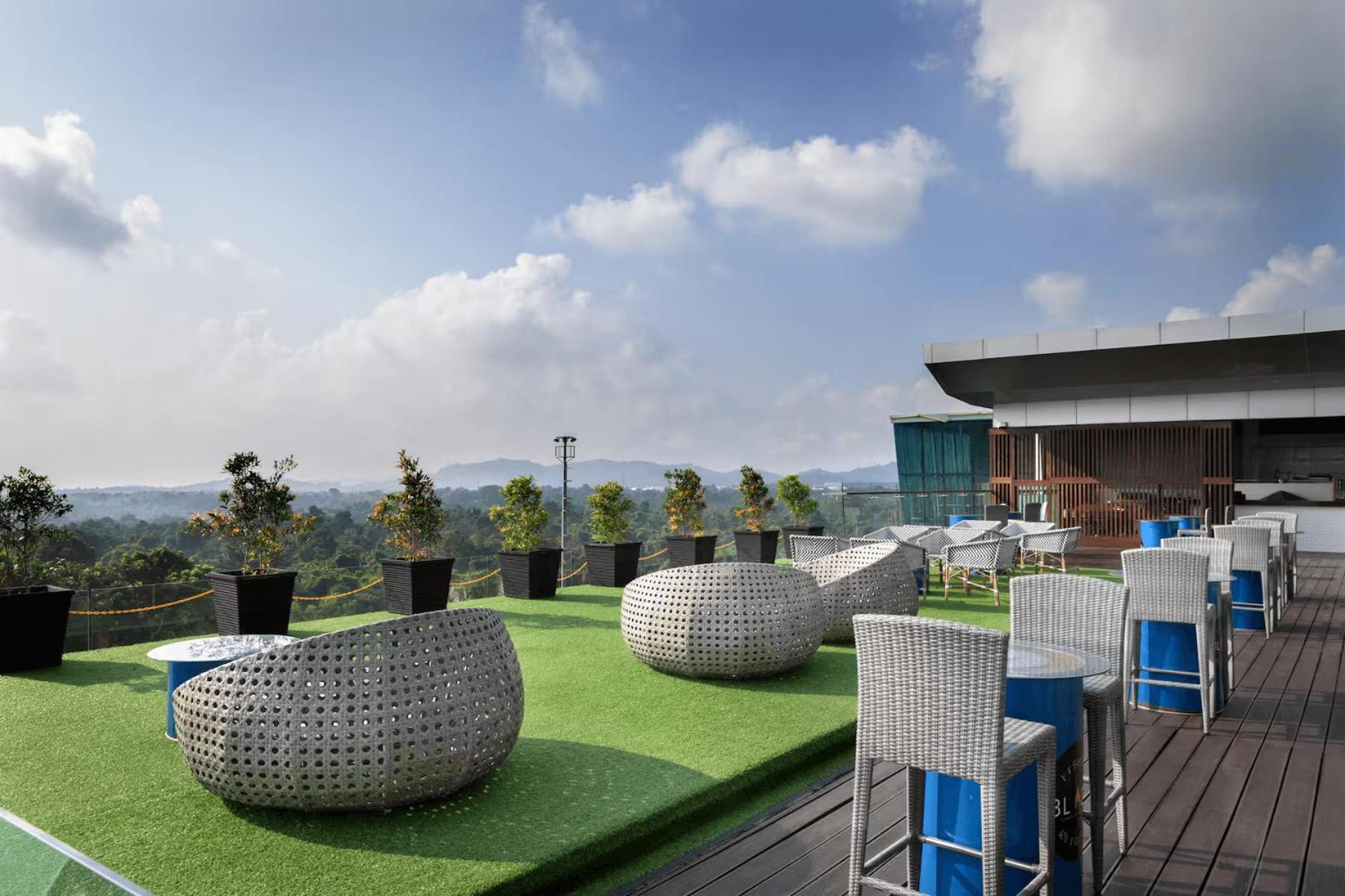Private Apartment Wyndham Panbil with Gym & Pool
