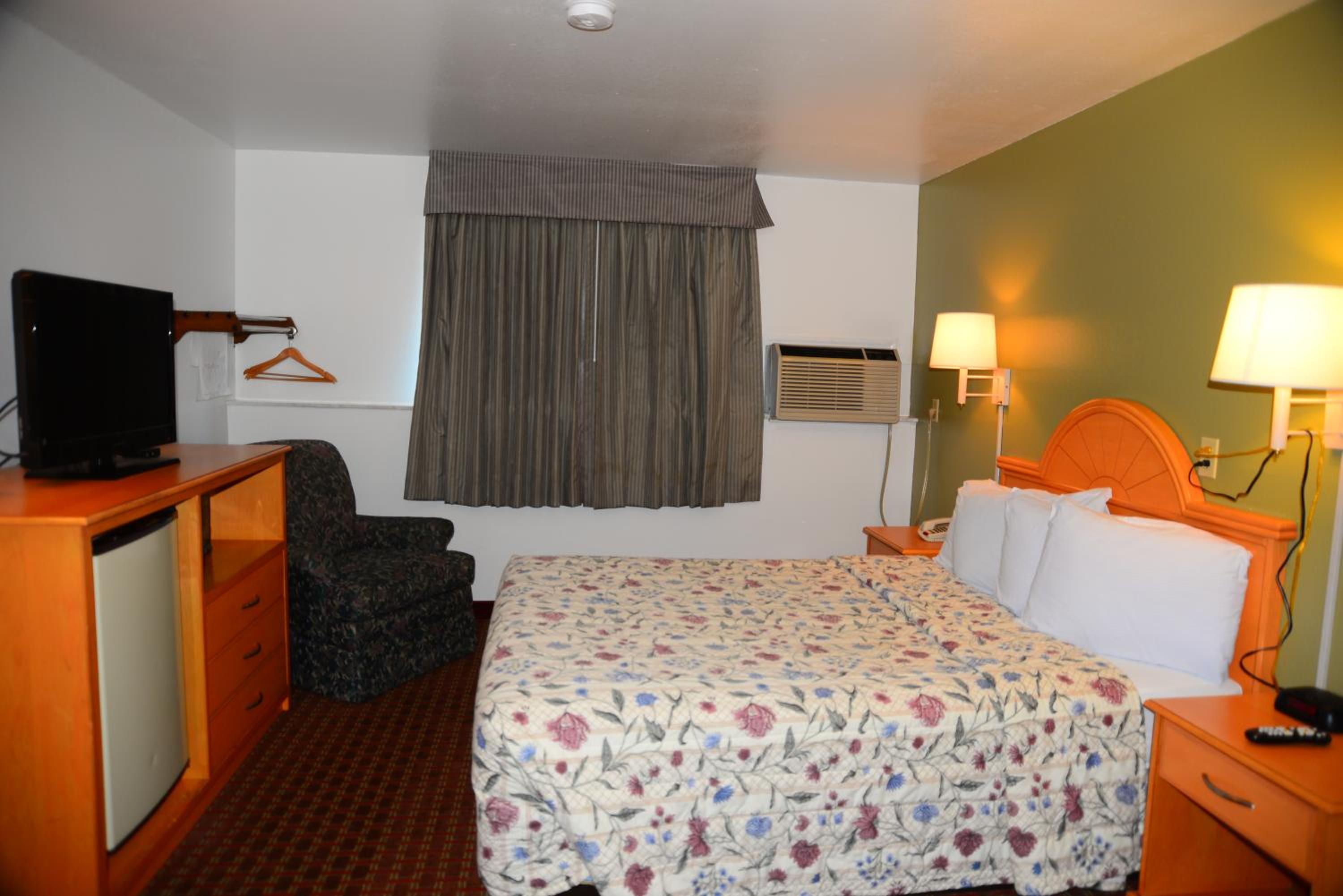 Gillette Vacations - Budget Inn Express - Property Image 12