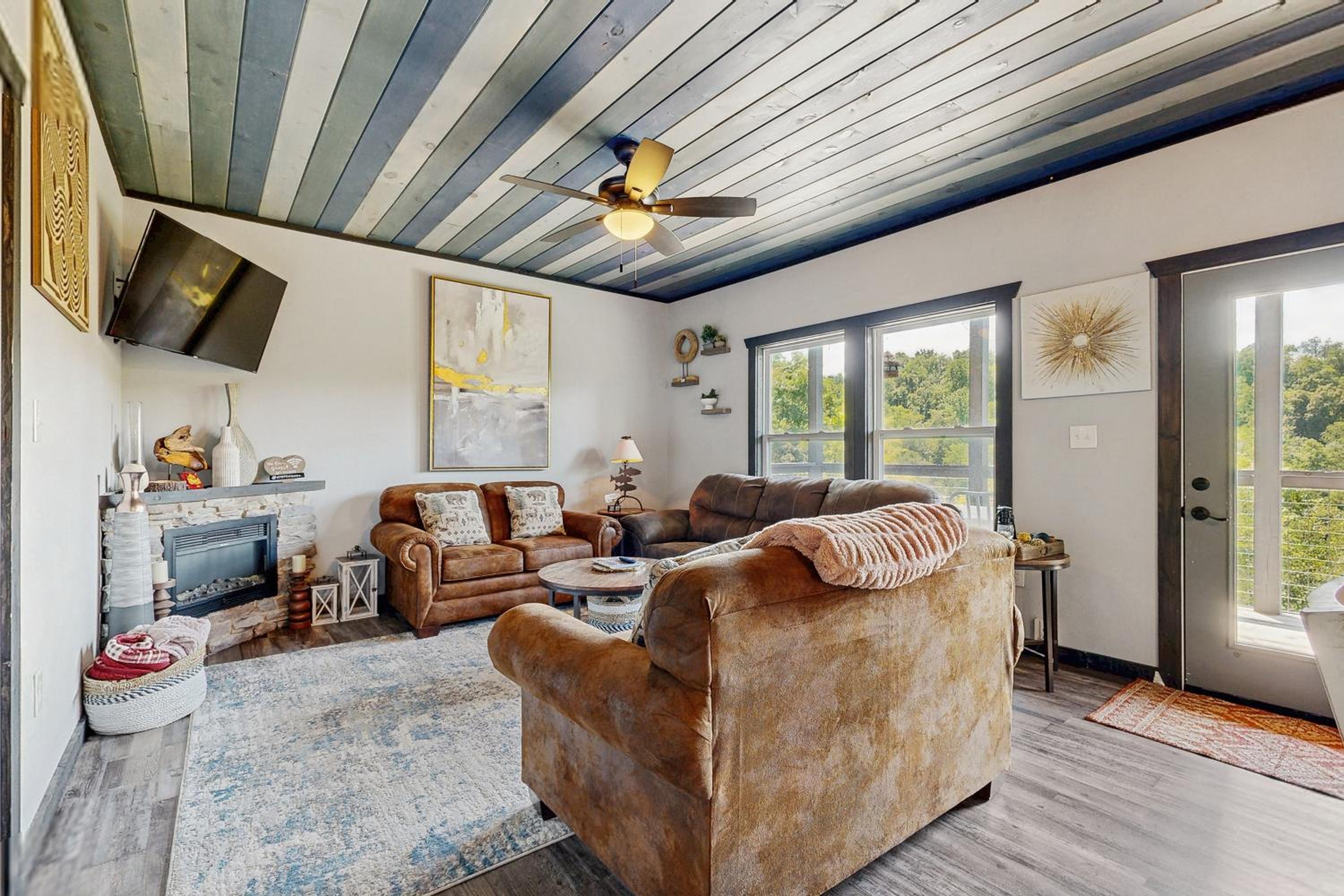 3 BR Home with Hot Tub and Mountain Views