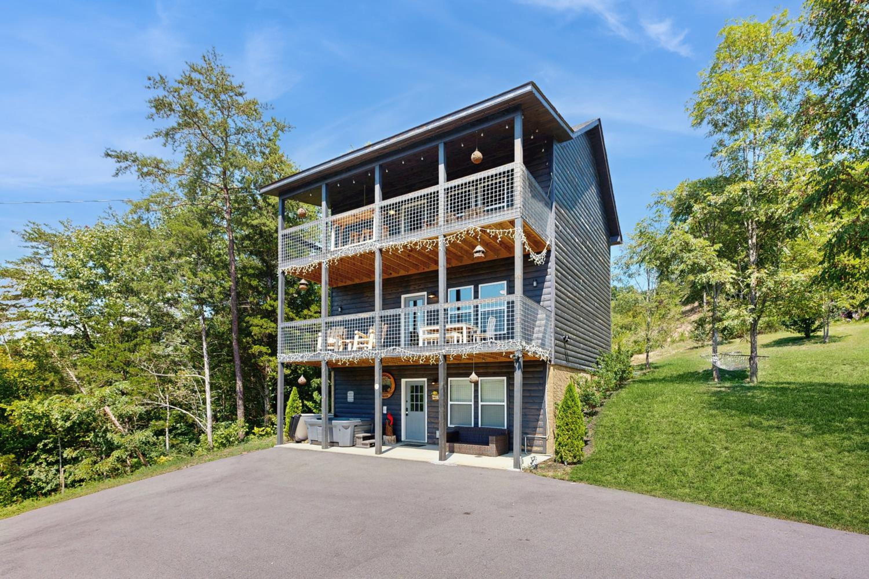3 BR Home with Hot Tub and Mountain Views
