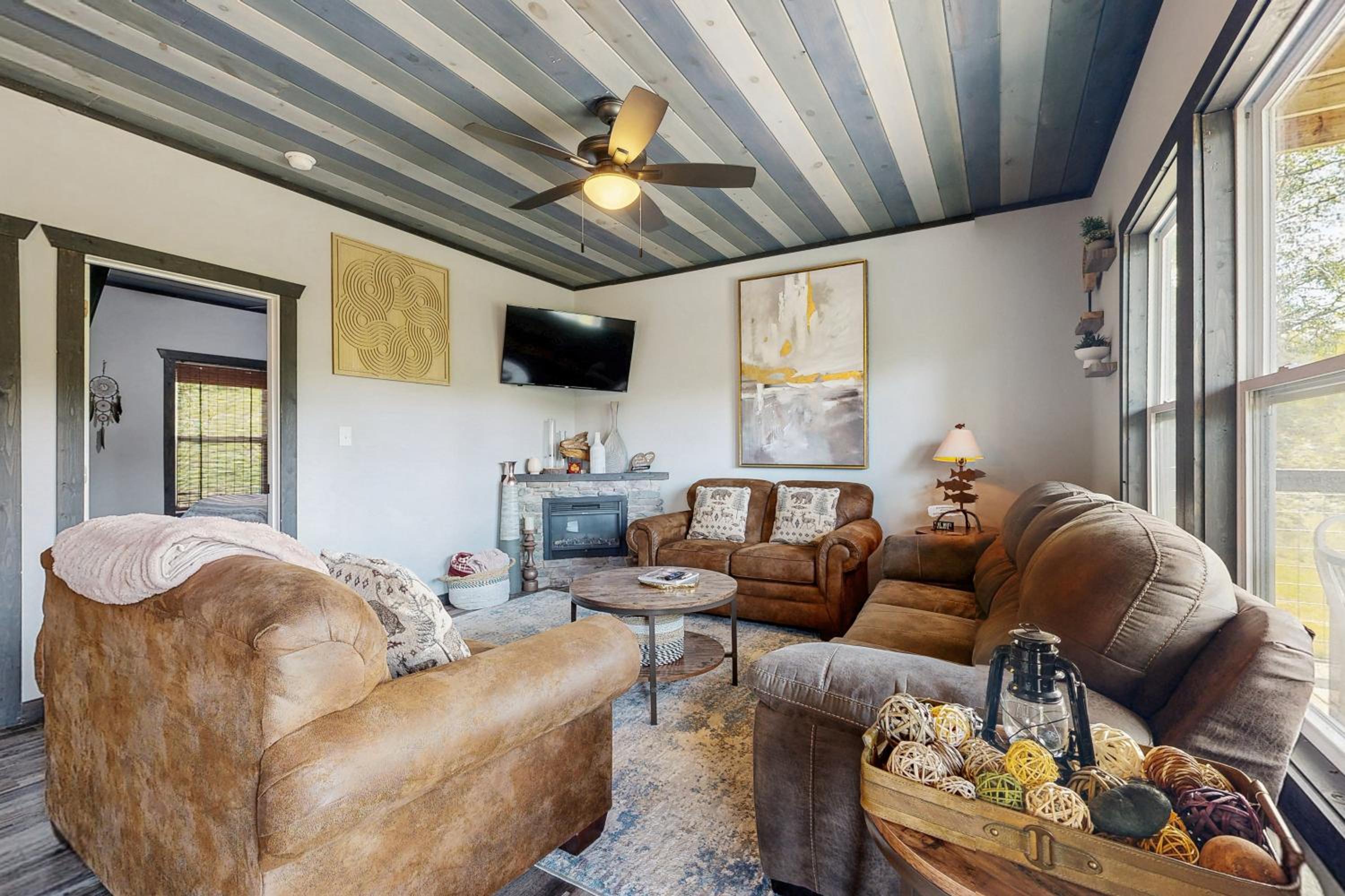 3 BR Home with Hot Tub and Mountain Views