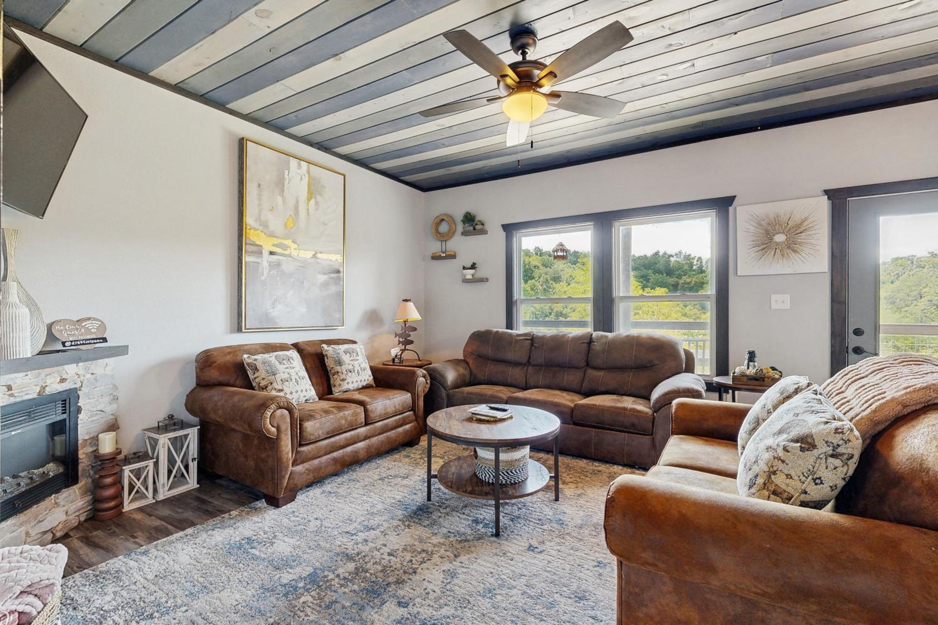 3 BR Home with Hot Tub and Mountain Views