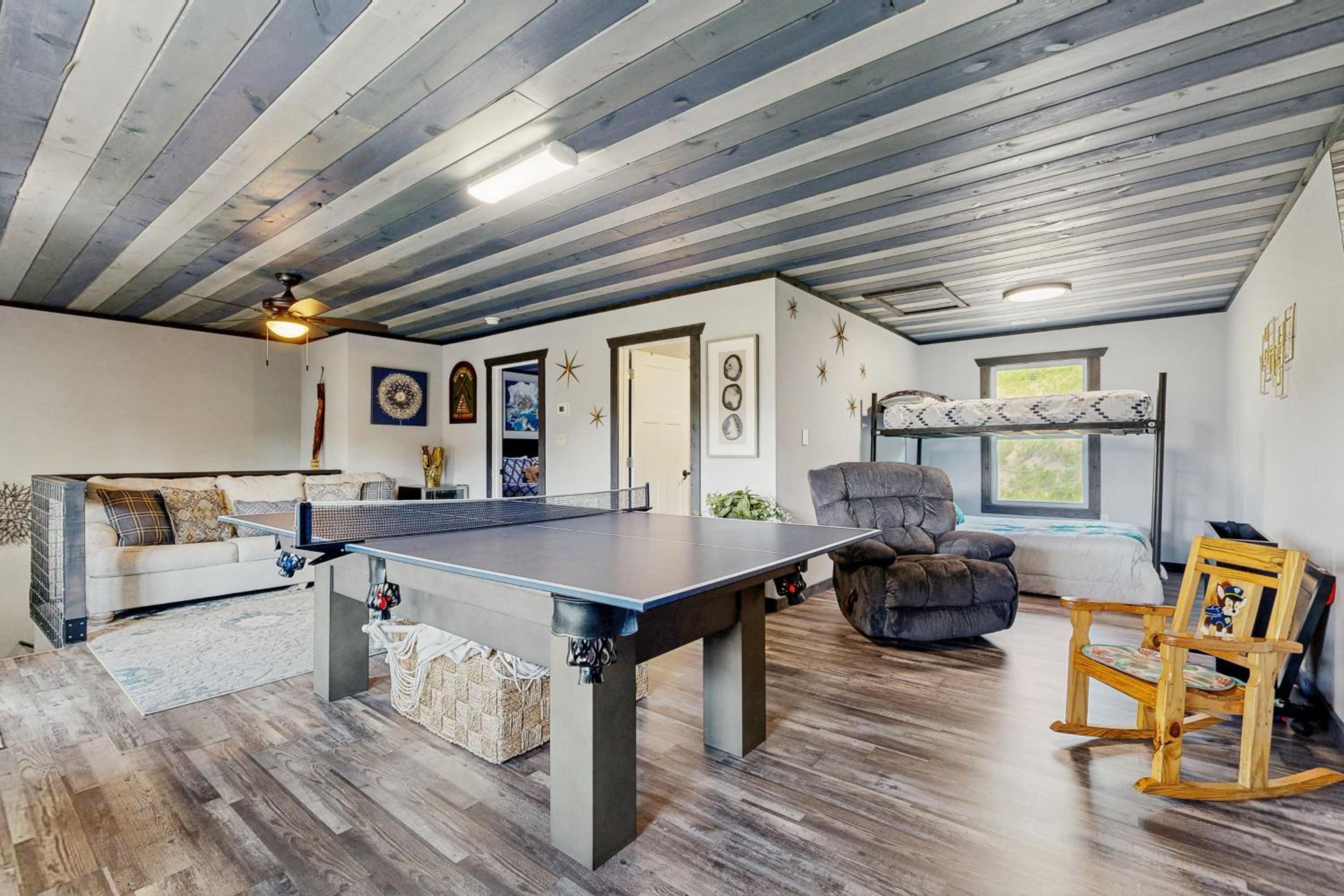 3 BR Home with Hot Tub and Mountain Views