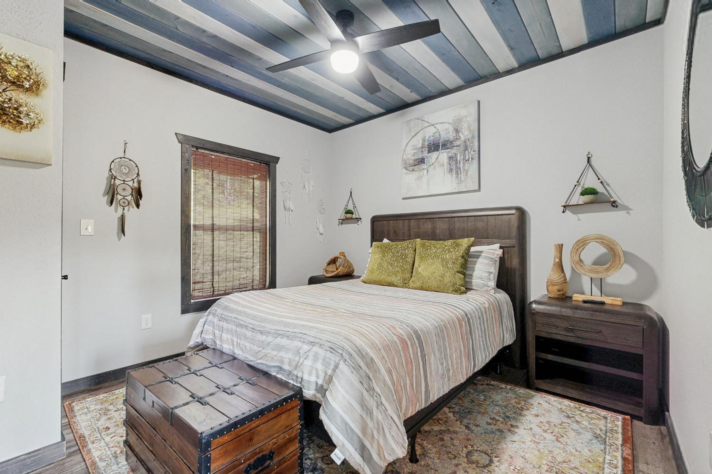 3 BR Home with Hot Tub and Mountain Views
