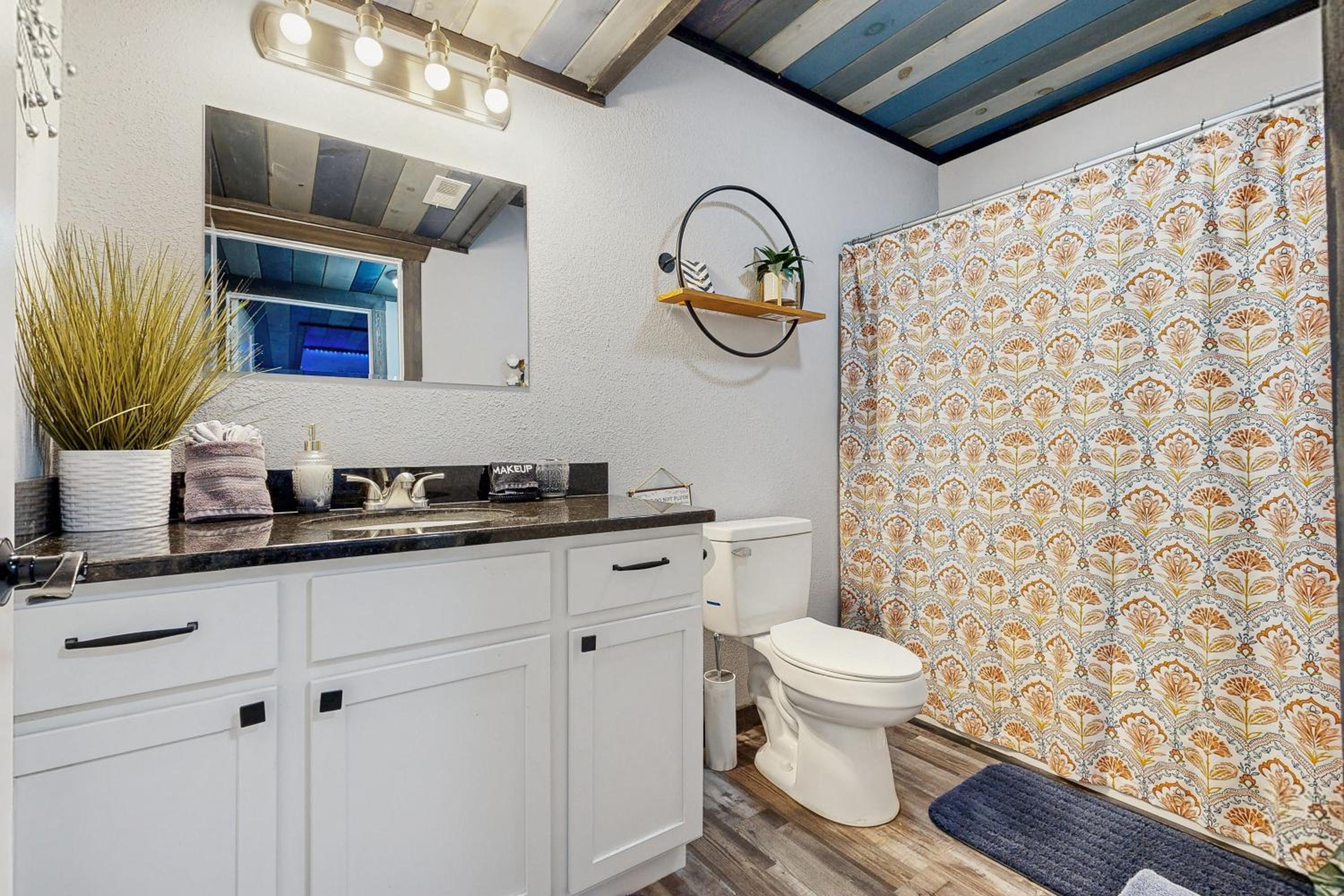 3 BR Home with Hot Tub and Mountain Views