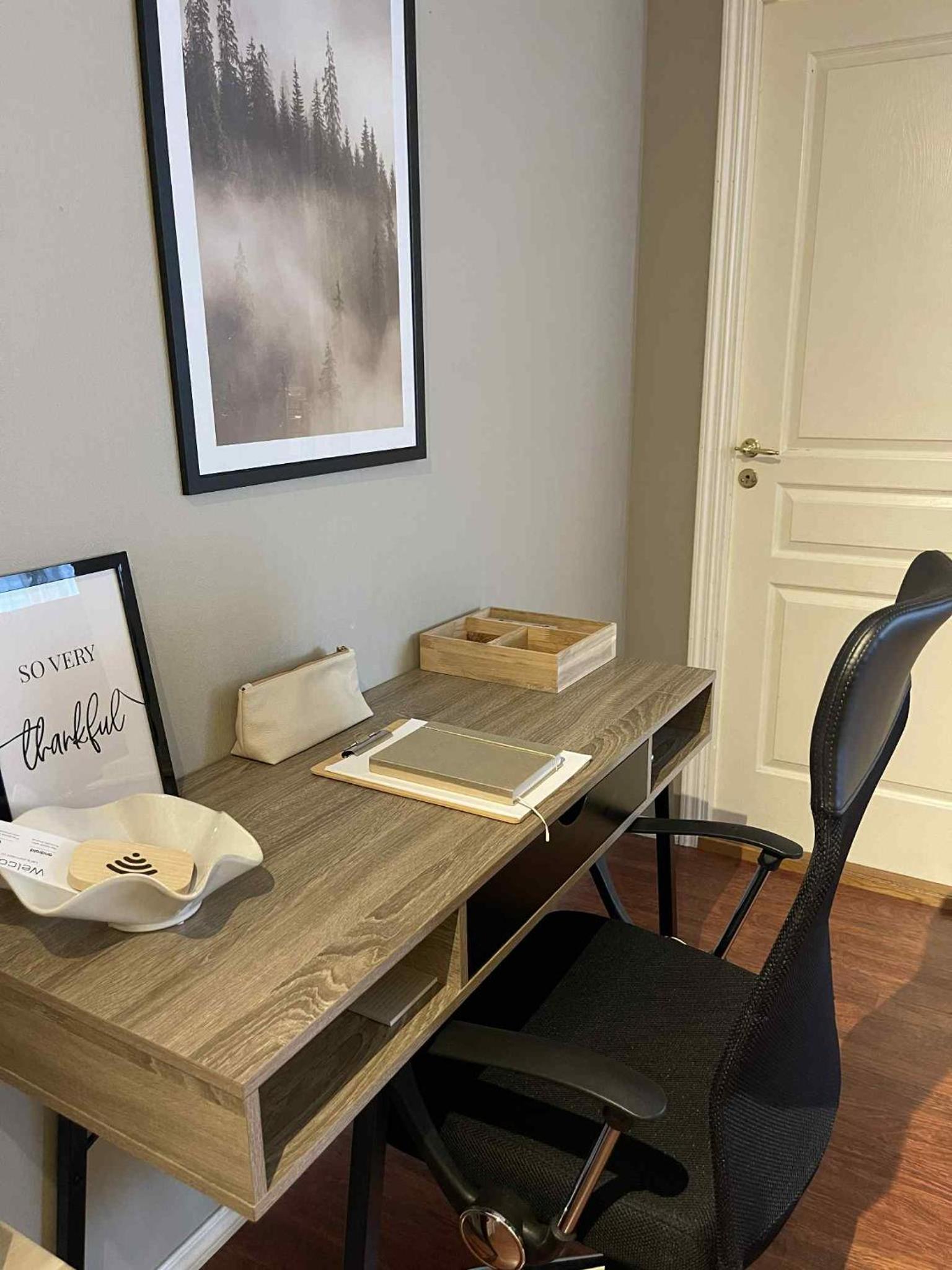 Bright & Spacious Apartment by the Sea, Free Parking, 10min to Airport, 12min to Ålesund
