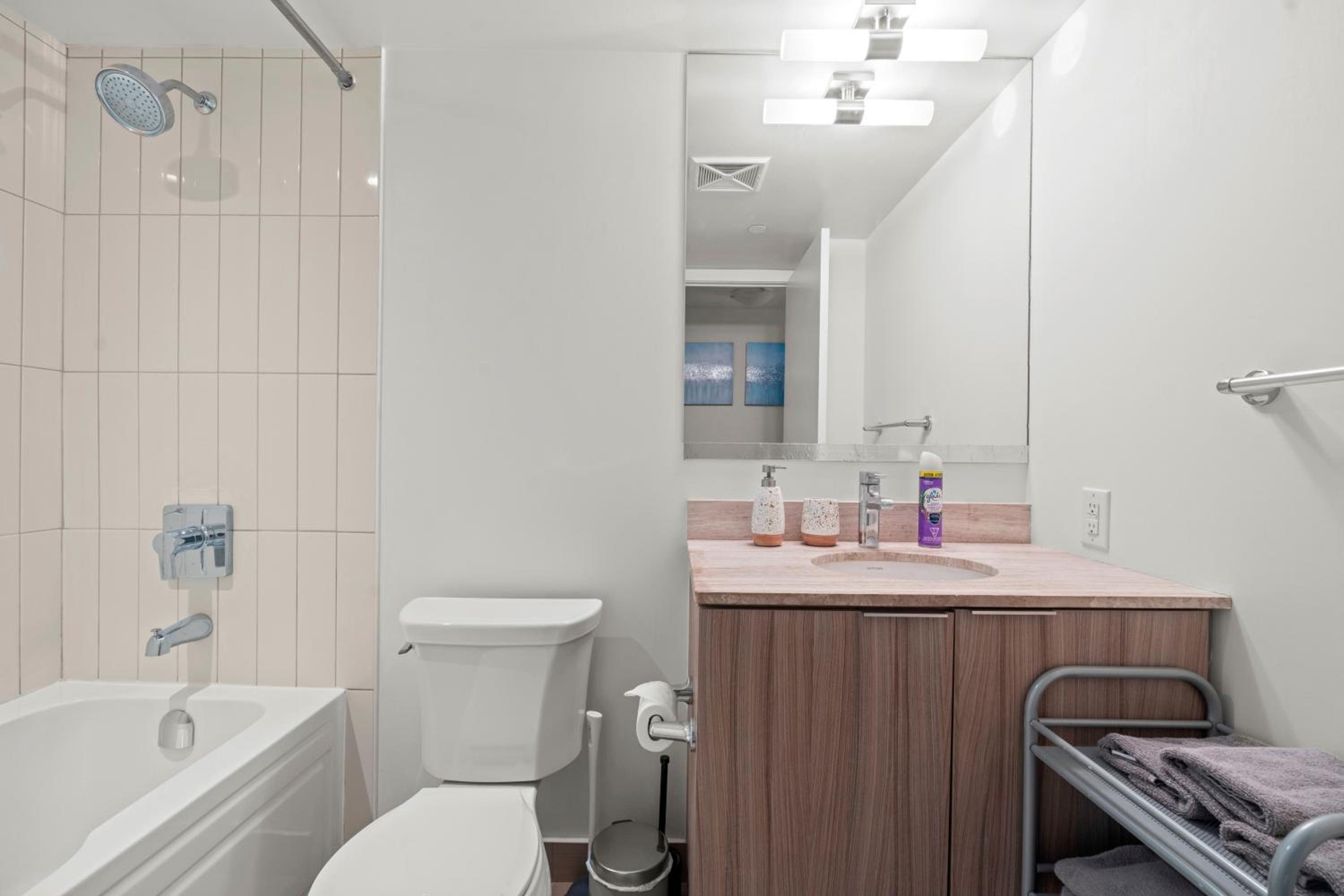 Modern 1BD Apartment with Balcony DT Toronto