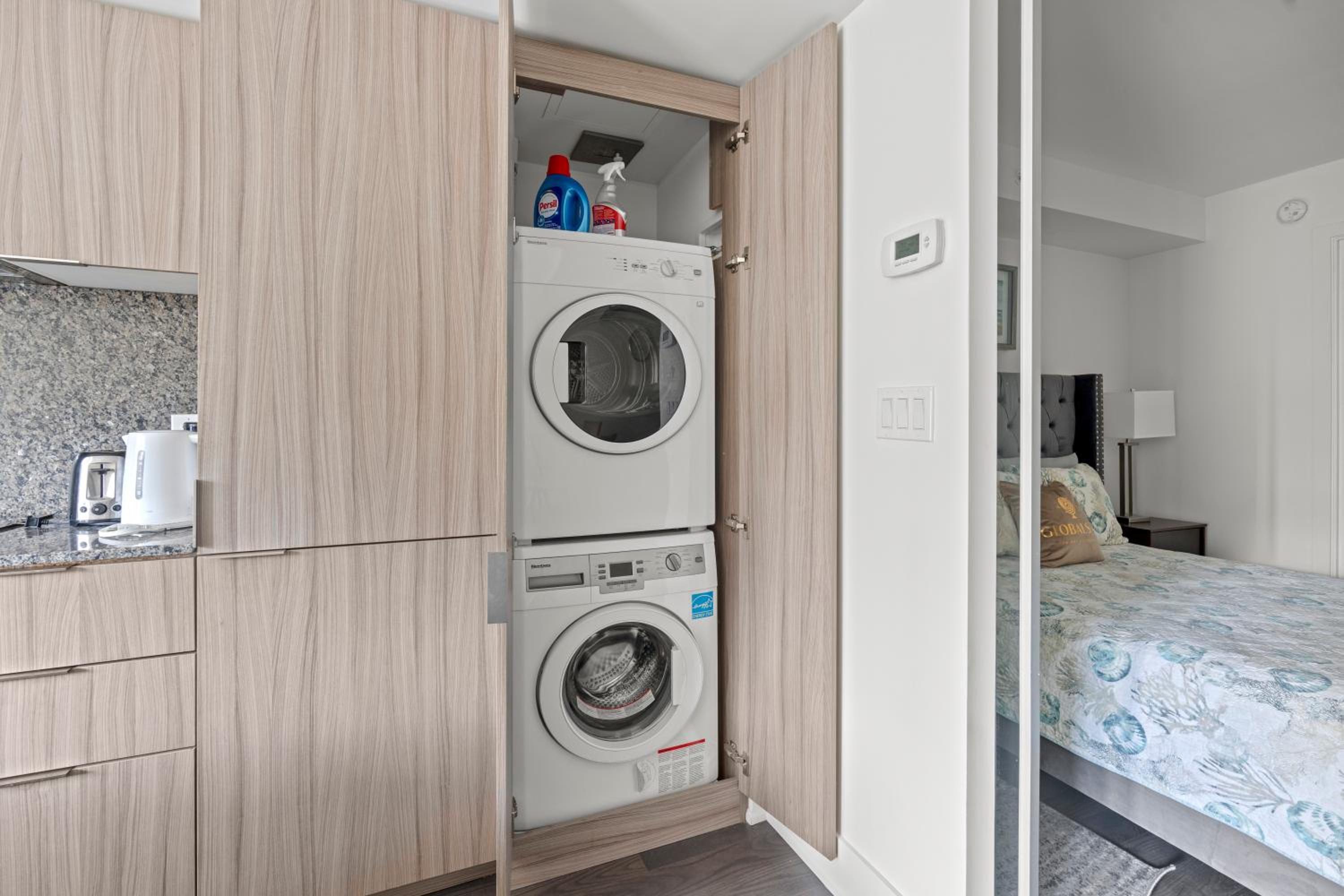 Modern 1BD Apartment with Balcony DT Toronto