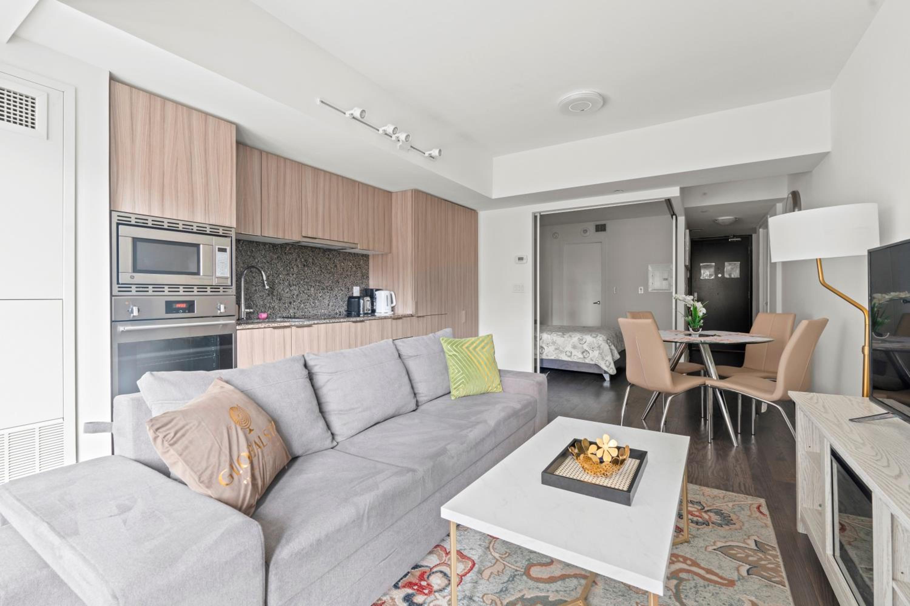 Modern 1BD Apartment with Balcony DT Toronto
