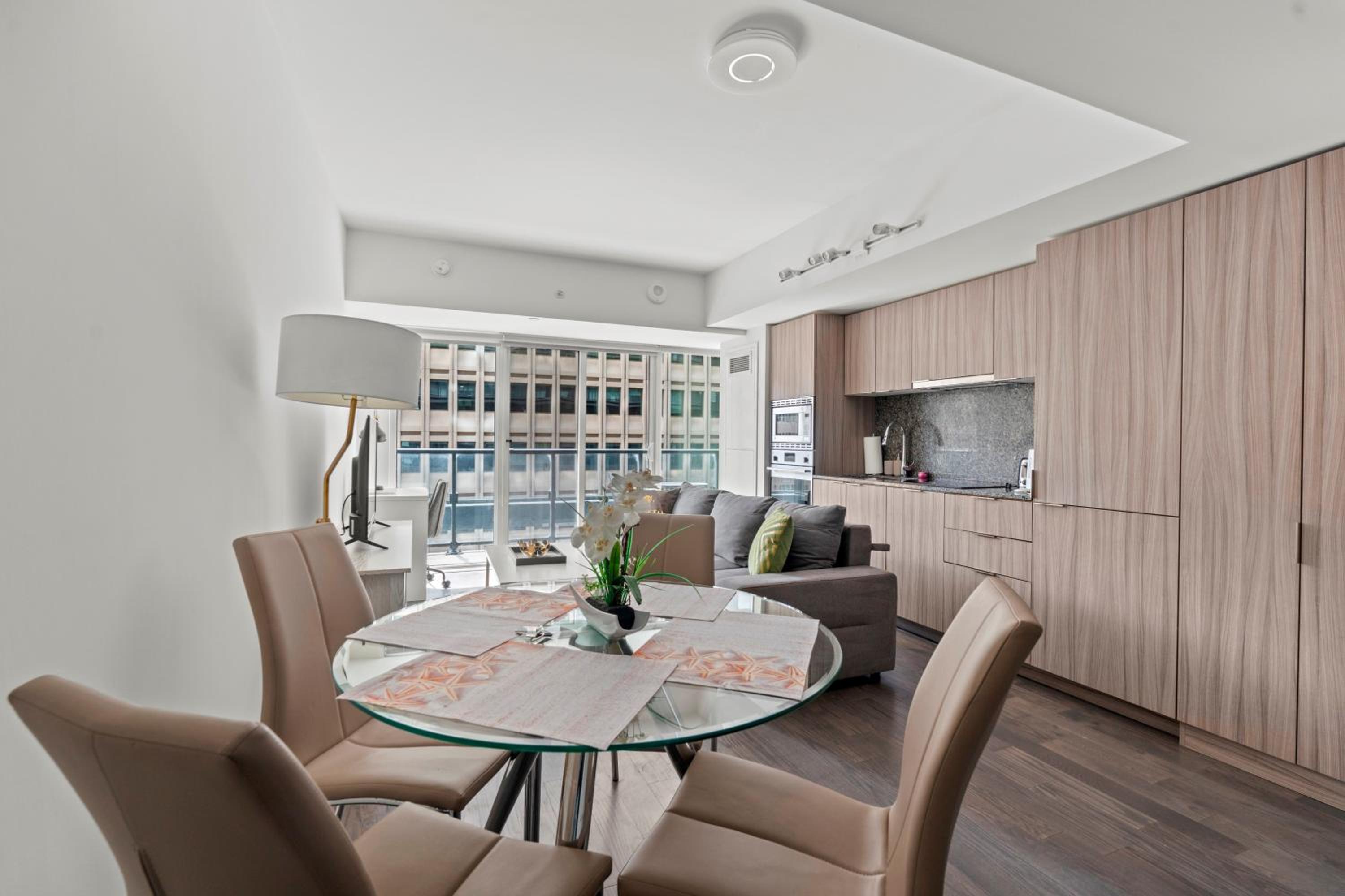 Modern 1BD Apartment with Balcony DT Toronto