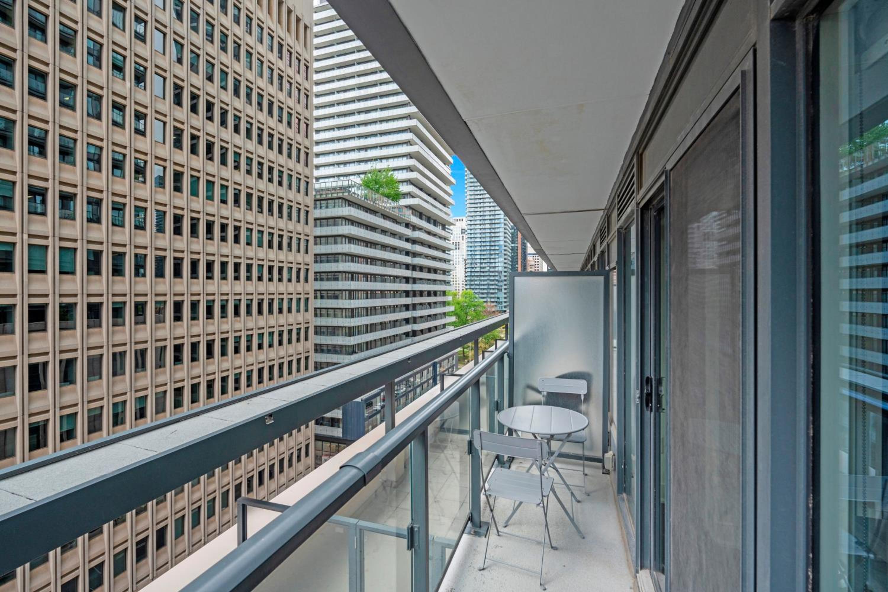 Modern 1BD Apartment with Balcony DT Toronto
