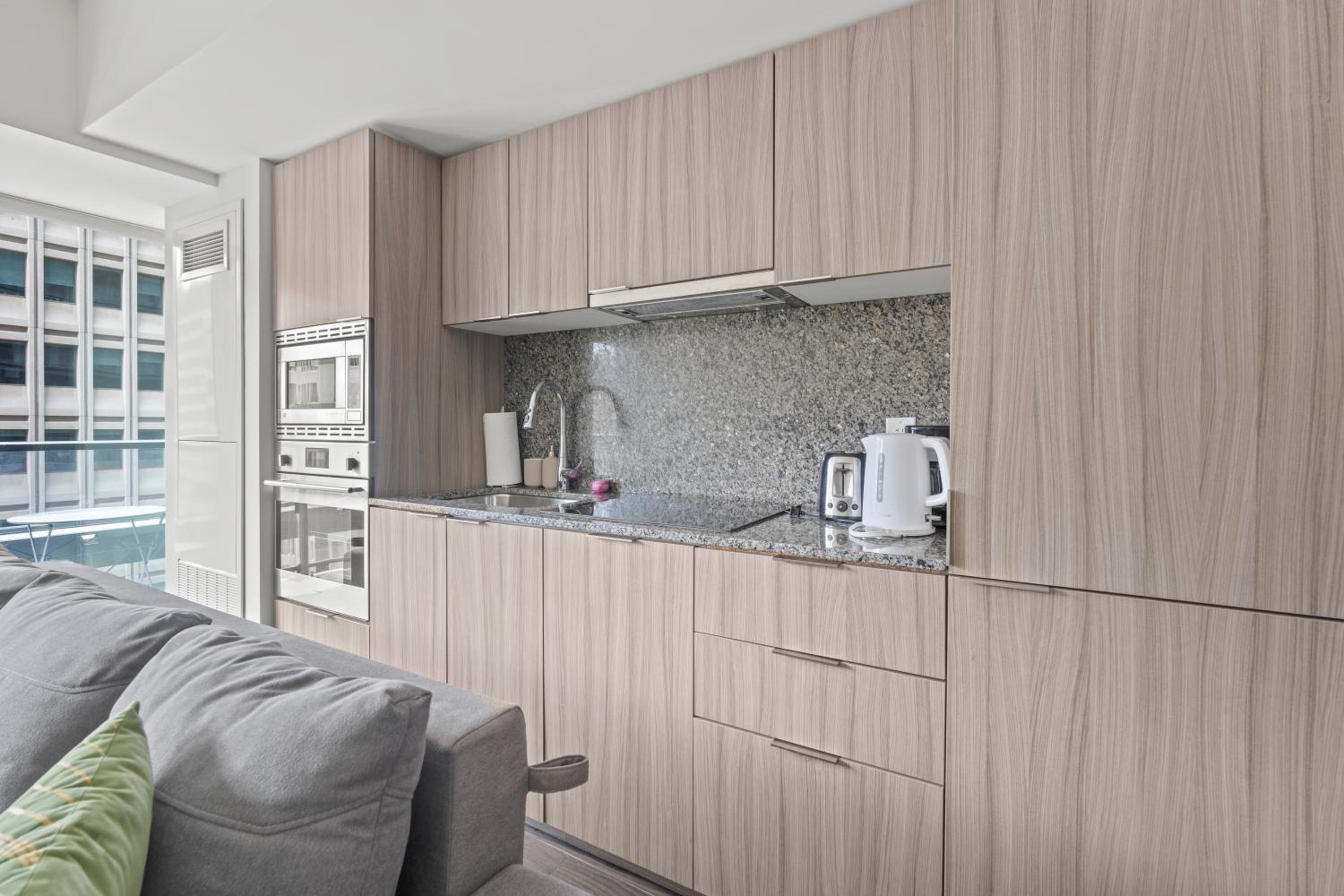 Modern 1BD Apartment with Balcony DT Toronto