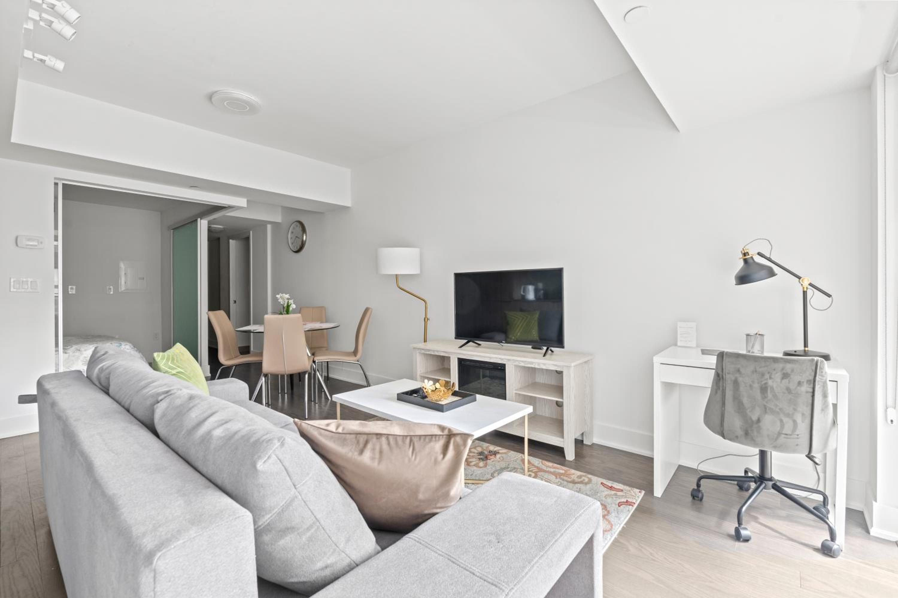 Modern 1BD Apartment with Balcony DT Toronto