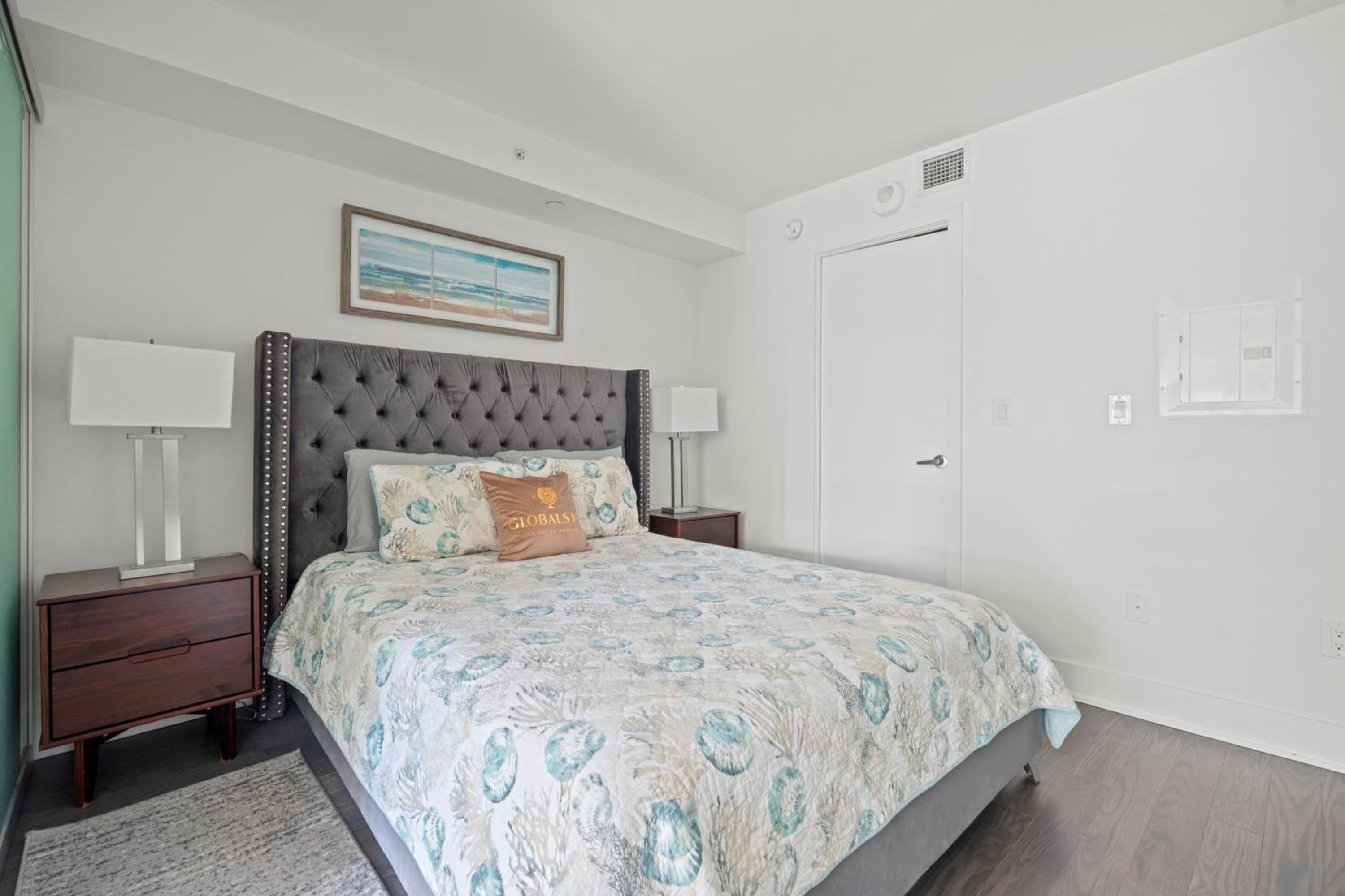 Modern 1BD Apartment with Balcony DT Toronto