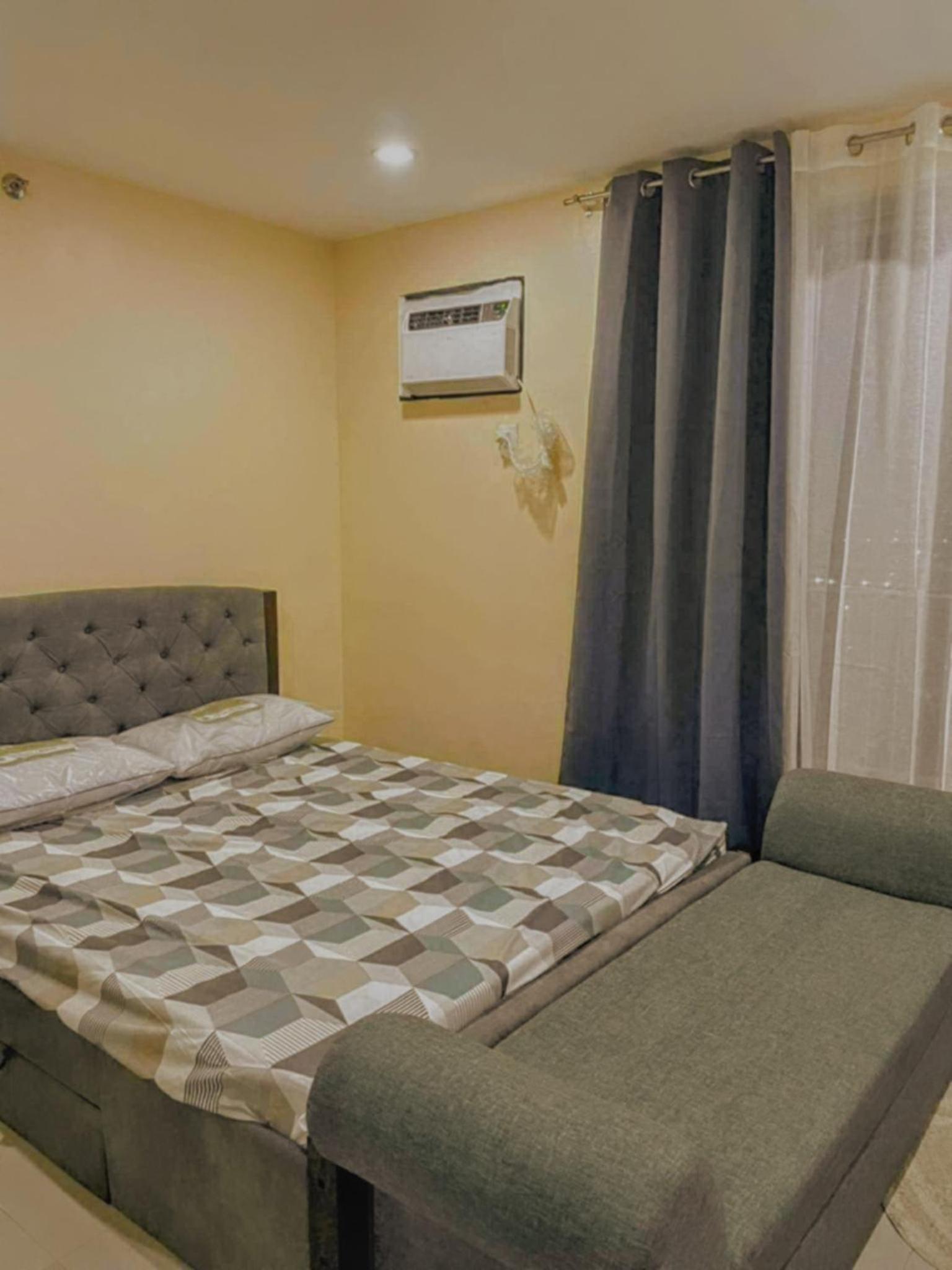 3 Night Getaway City & Sea View Condo with Balcony Near Ayala