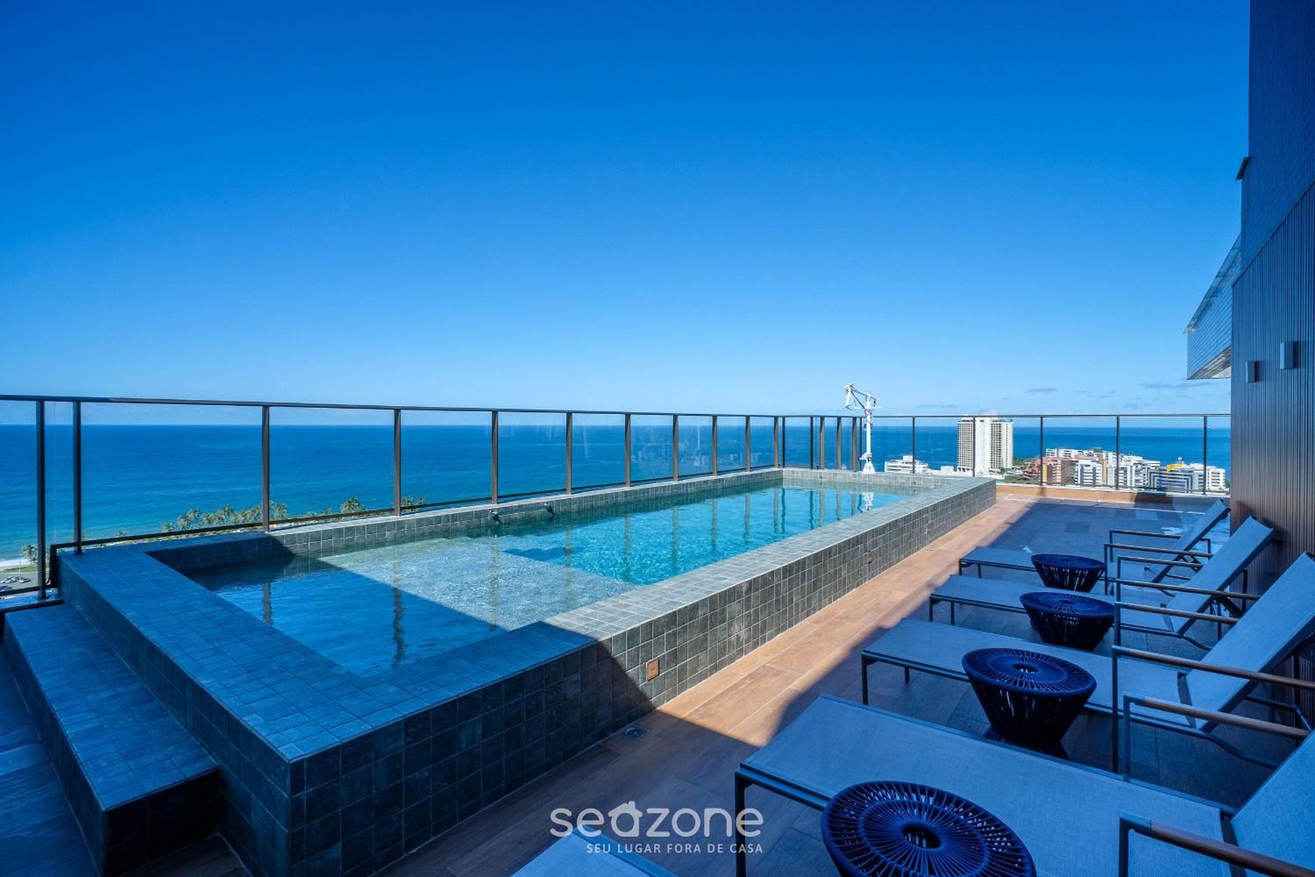 Apartments in a building with a pool 800m from the beach in Salvador - EDF