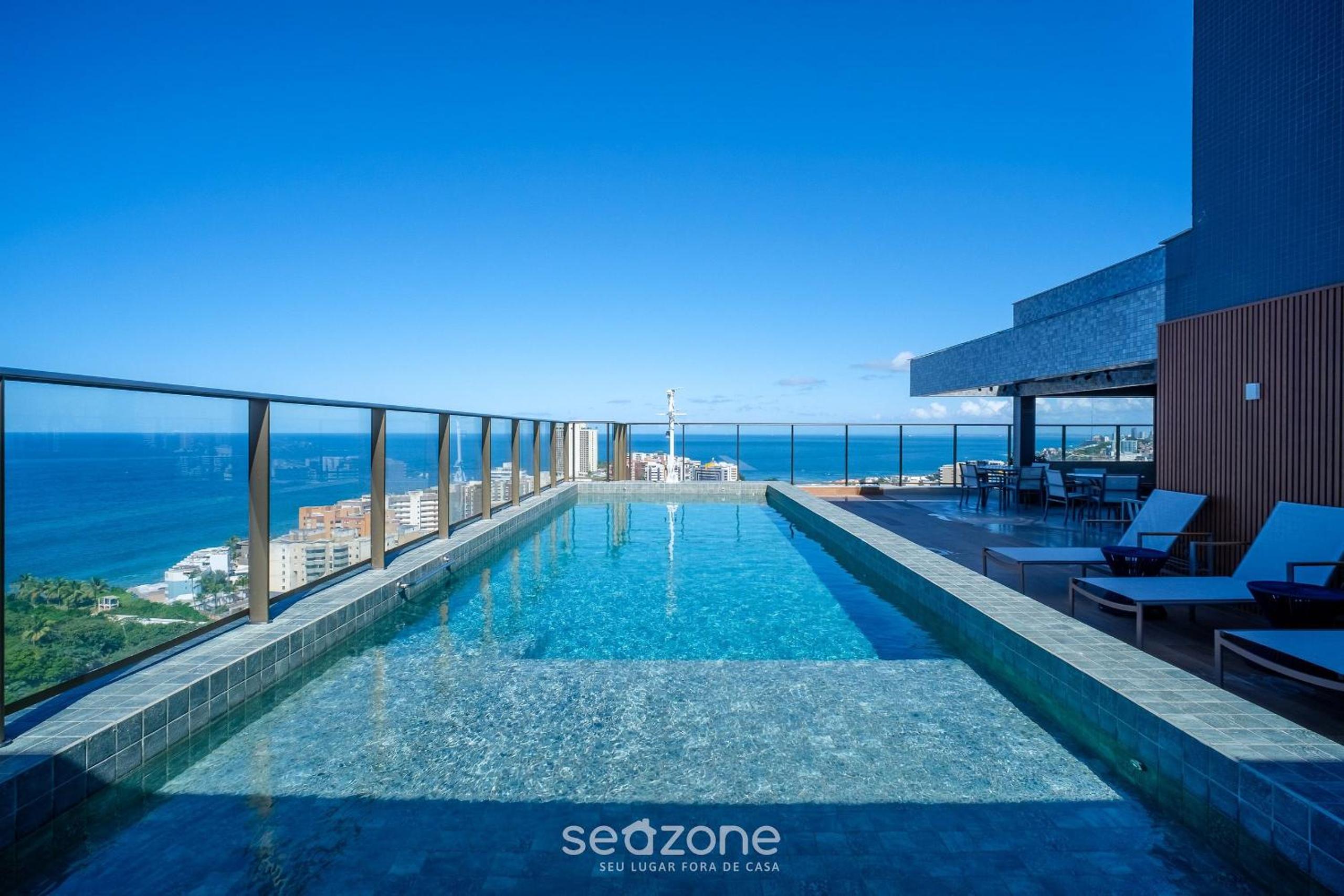Apartments in a building with a pool 800m from the beach in Salvador - EDF