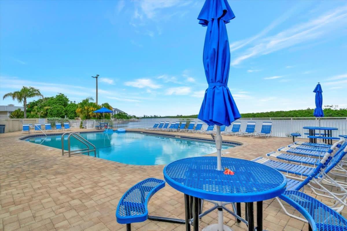 Watch the dolphins Large balcony Suite and heated pool