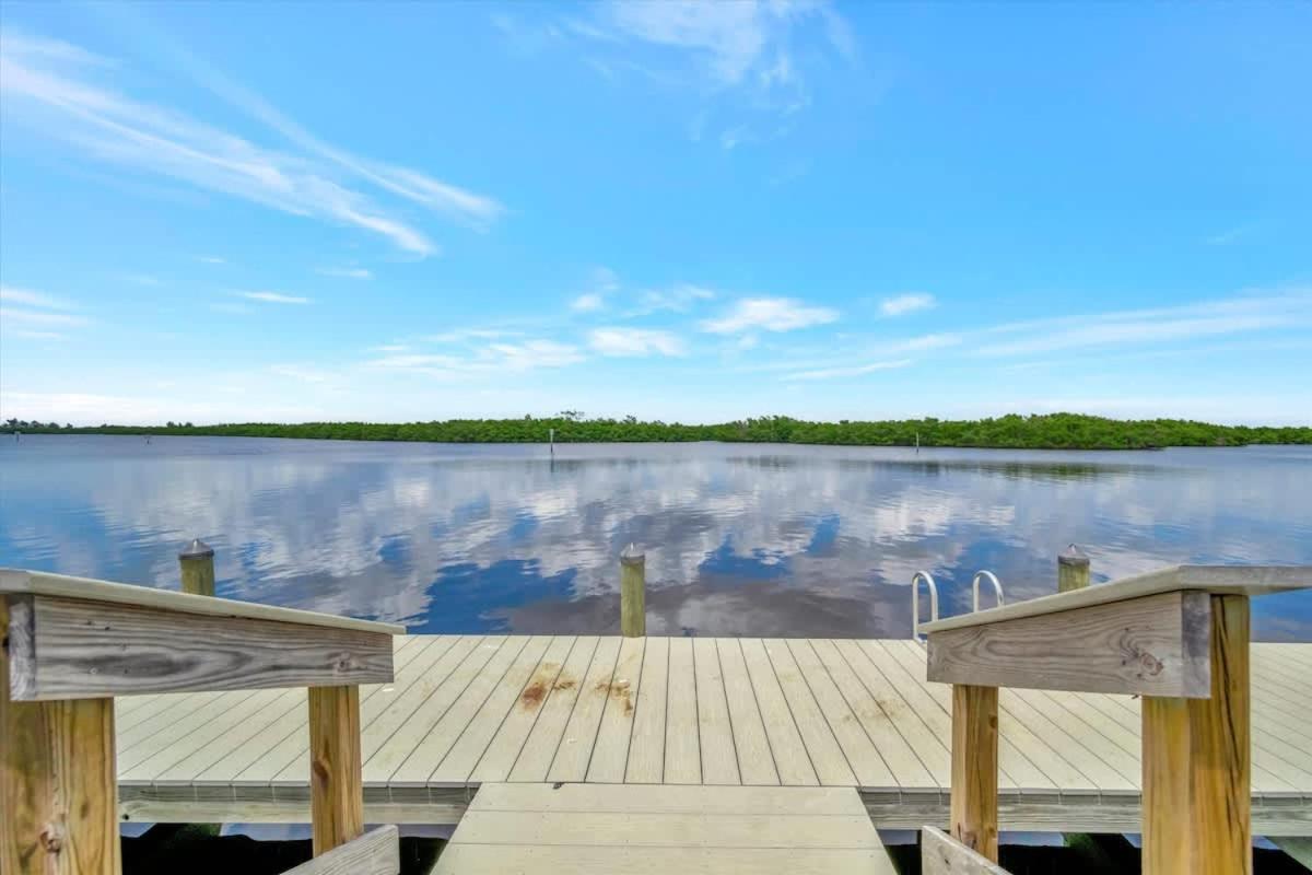 Watch the dolphins Large balcony Suite and heated pool