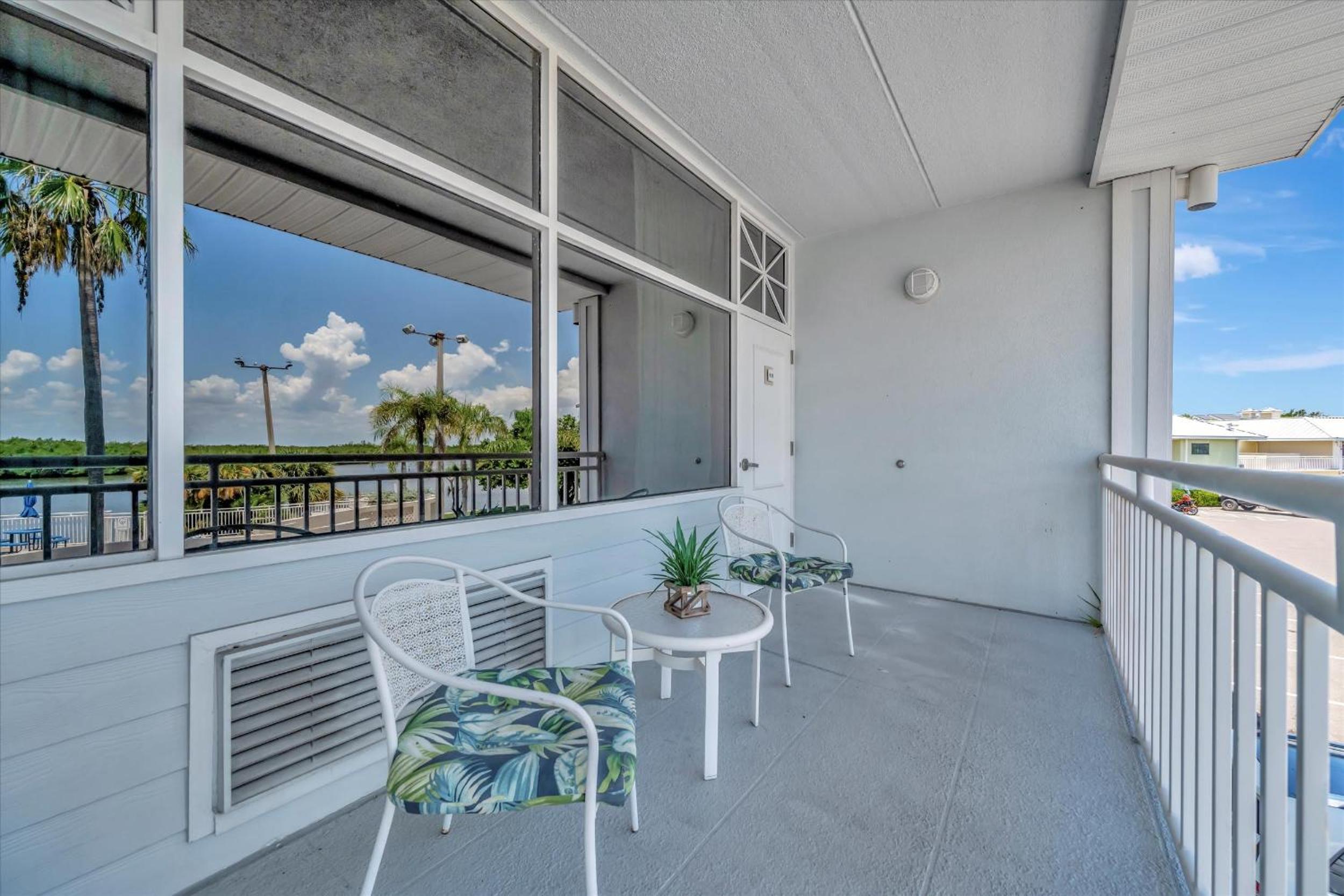 Watch the dolphins Large balcony Suite and heated pool