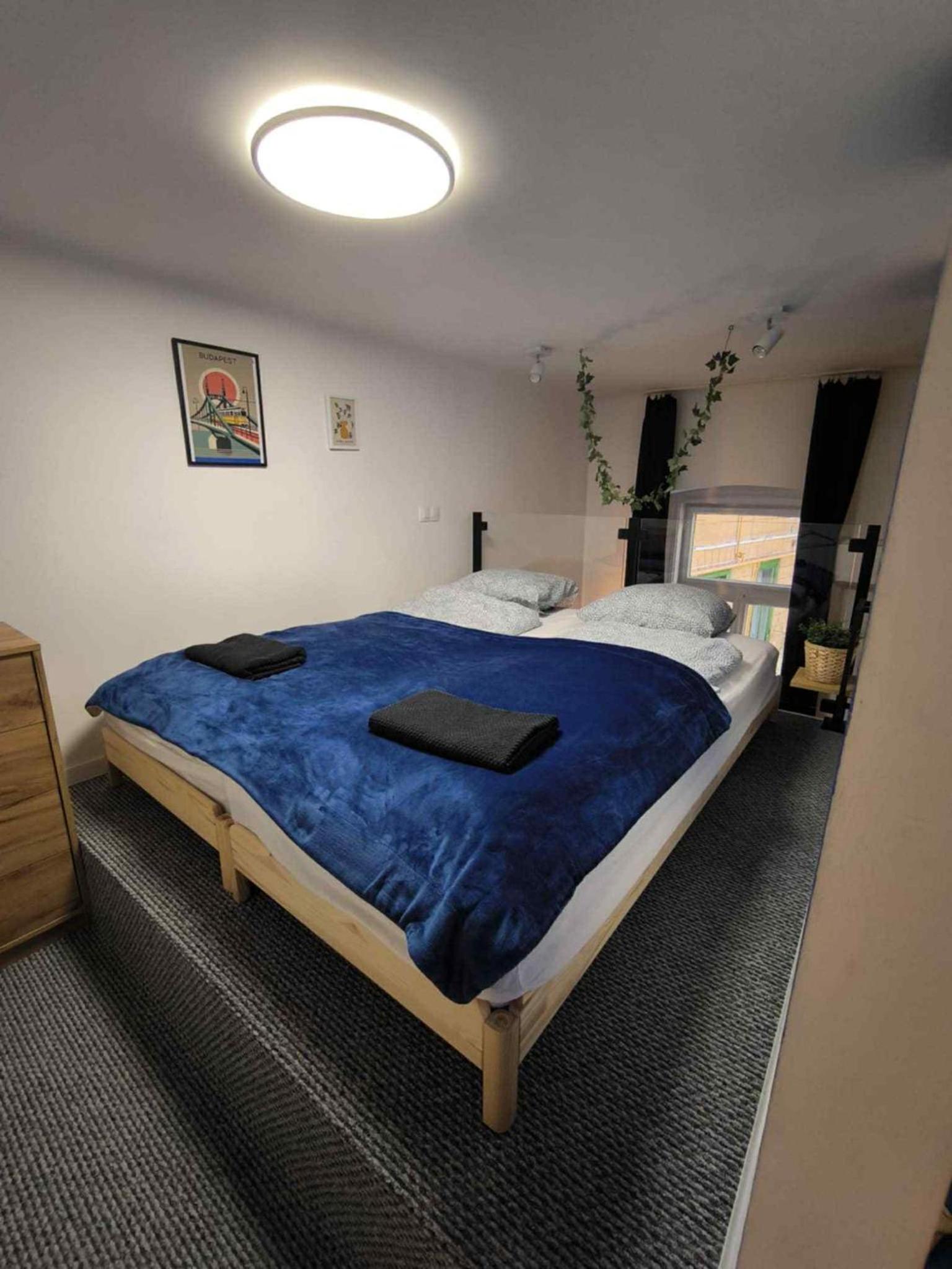 Eden's Golden Gallery Loft