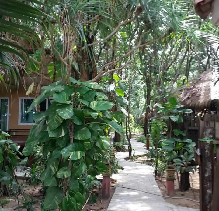 JJ Beach Resort & JJ Seafood