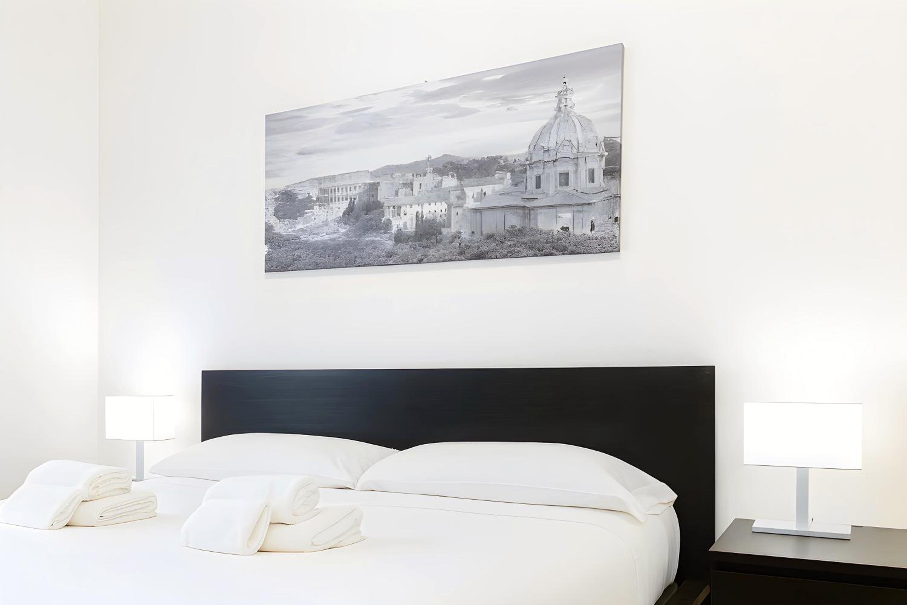 Elegantis San Giovanni Suite - Chic Apartment with Bathtub Near Historic Center, Metro & Tram Nearby
