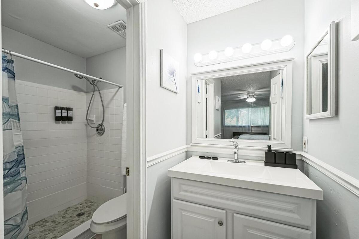 Near Disney Stylish 2BR with Pool