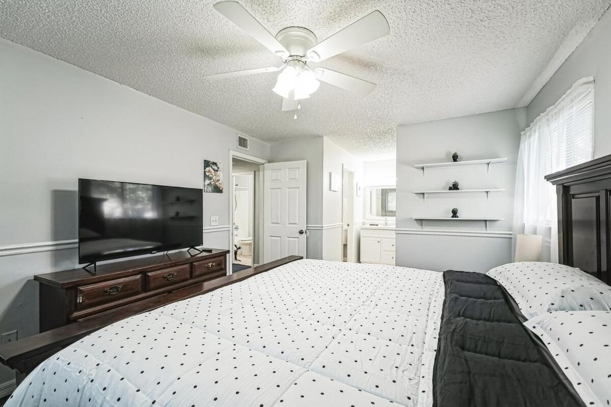 Near Disney Stylish 2BR with Pool