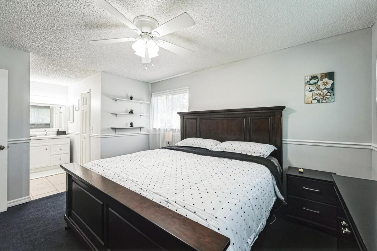 Near Disney Stylish 2BR with Pool