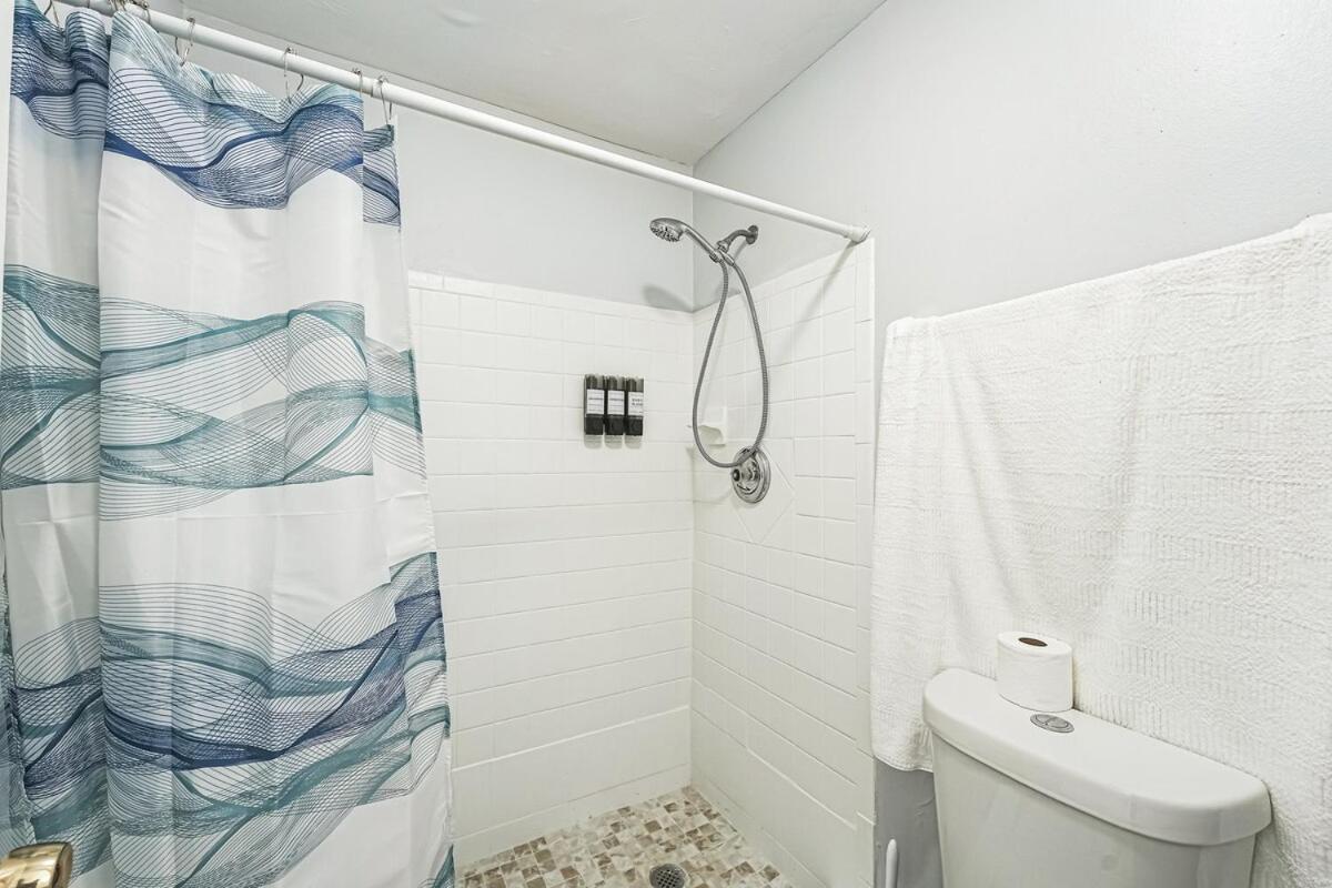 Near Disney Stylish 2BR with Pool