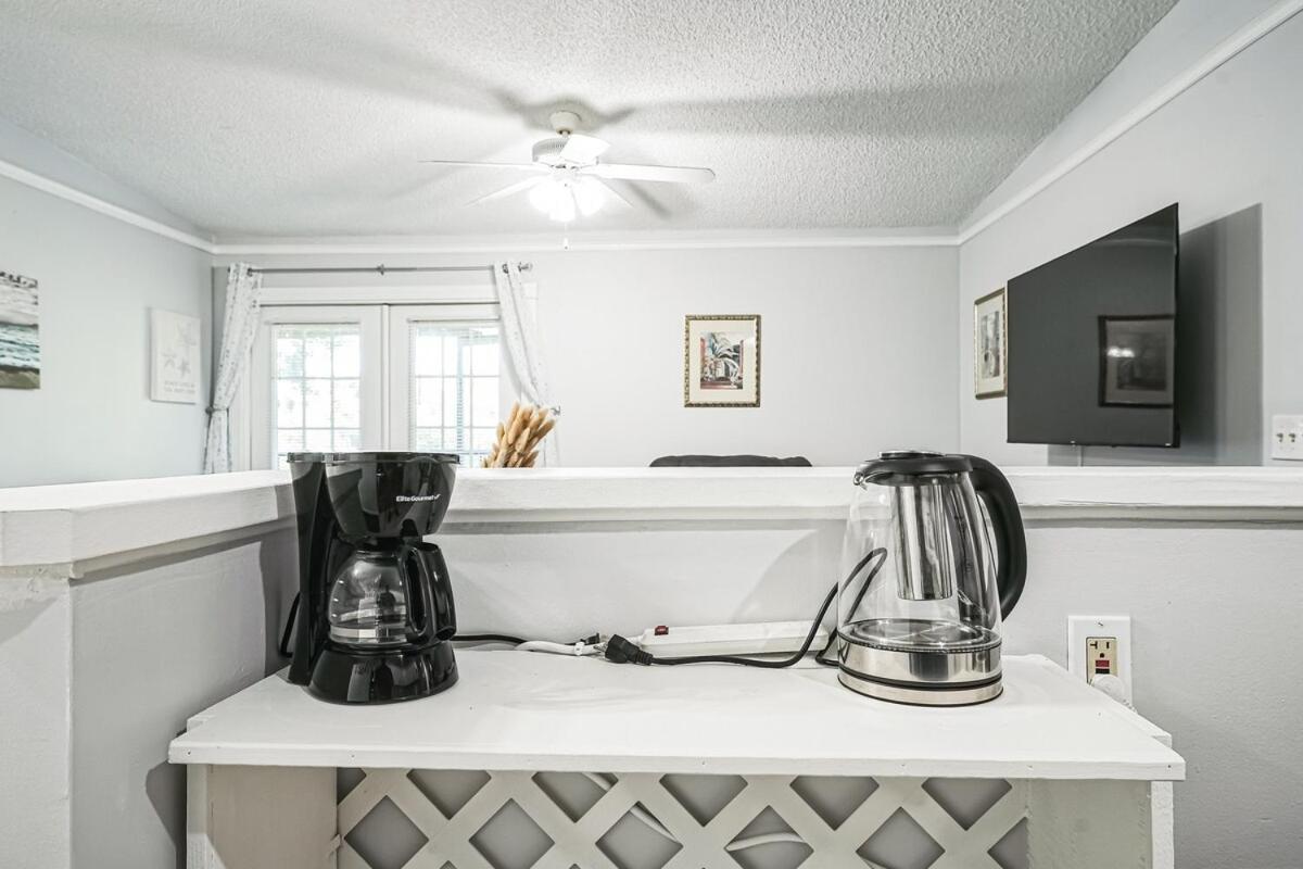 Near Disney Stylish 2BR with Pool