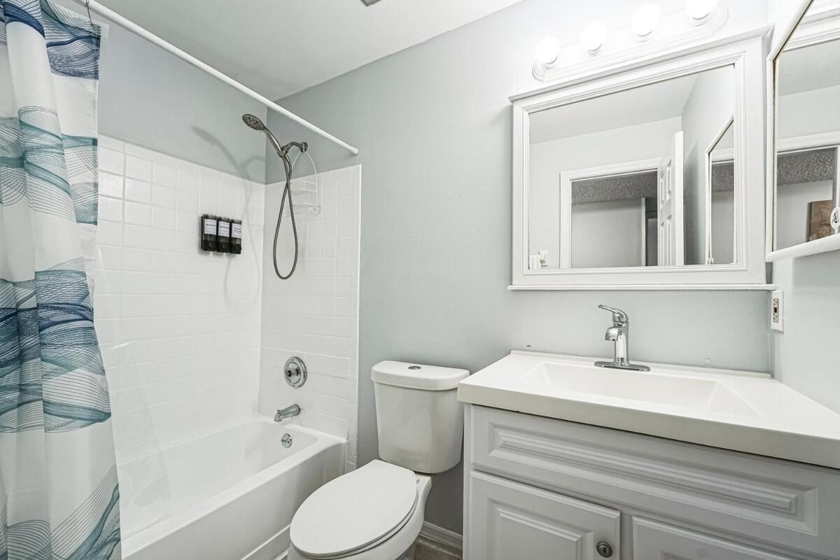 Near Disney Stylish 2BR with Pool
