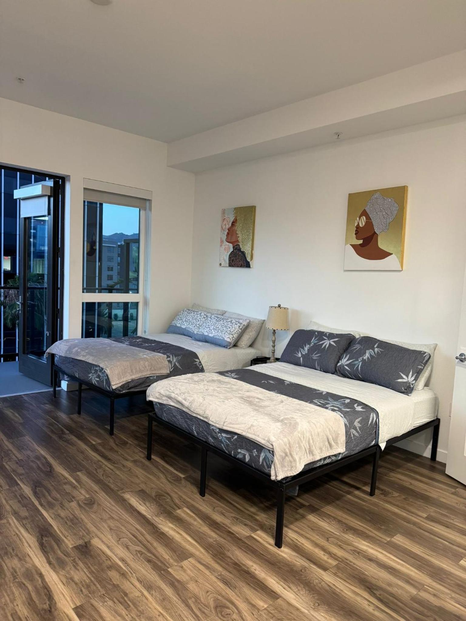 Vine & Sunset Loft Free Parking and WIFI