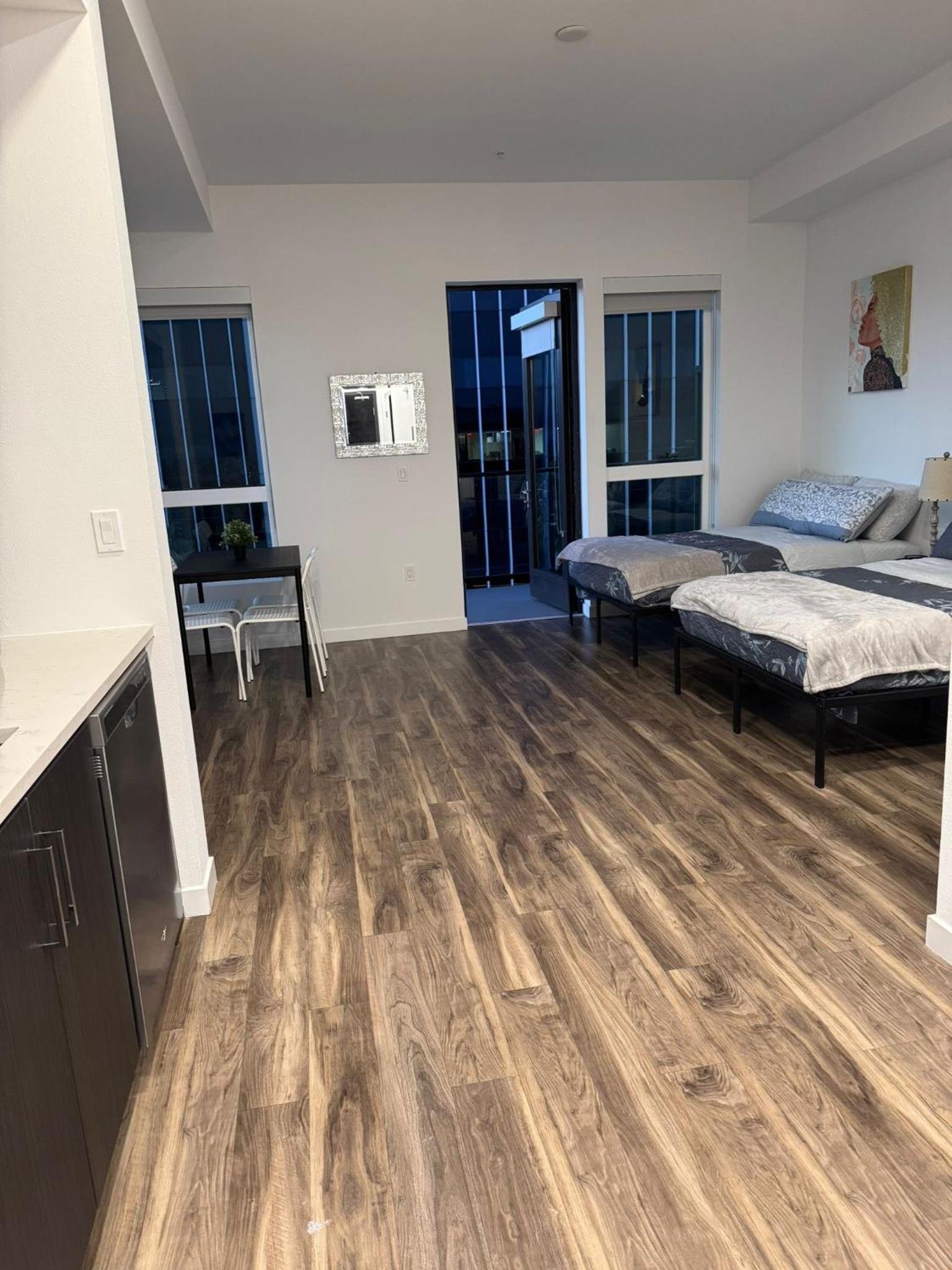 Vine & Sunset Loft Free Parking and WIFI
