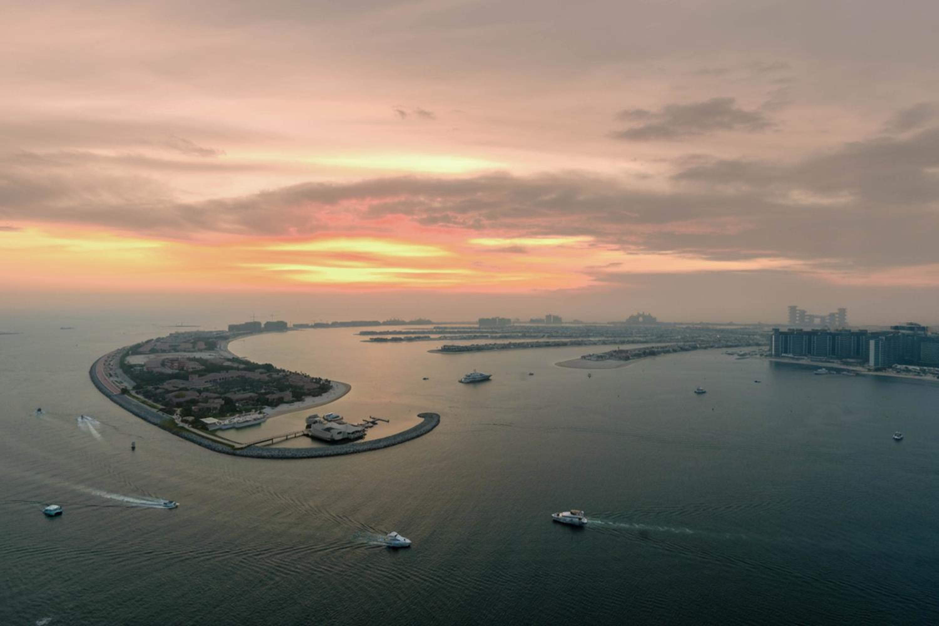Keyrock Sea-View Penthouse - Dubai Marina, Pool & Sauna