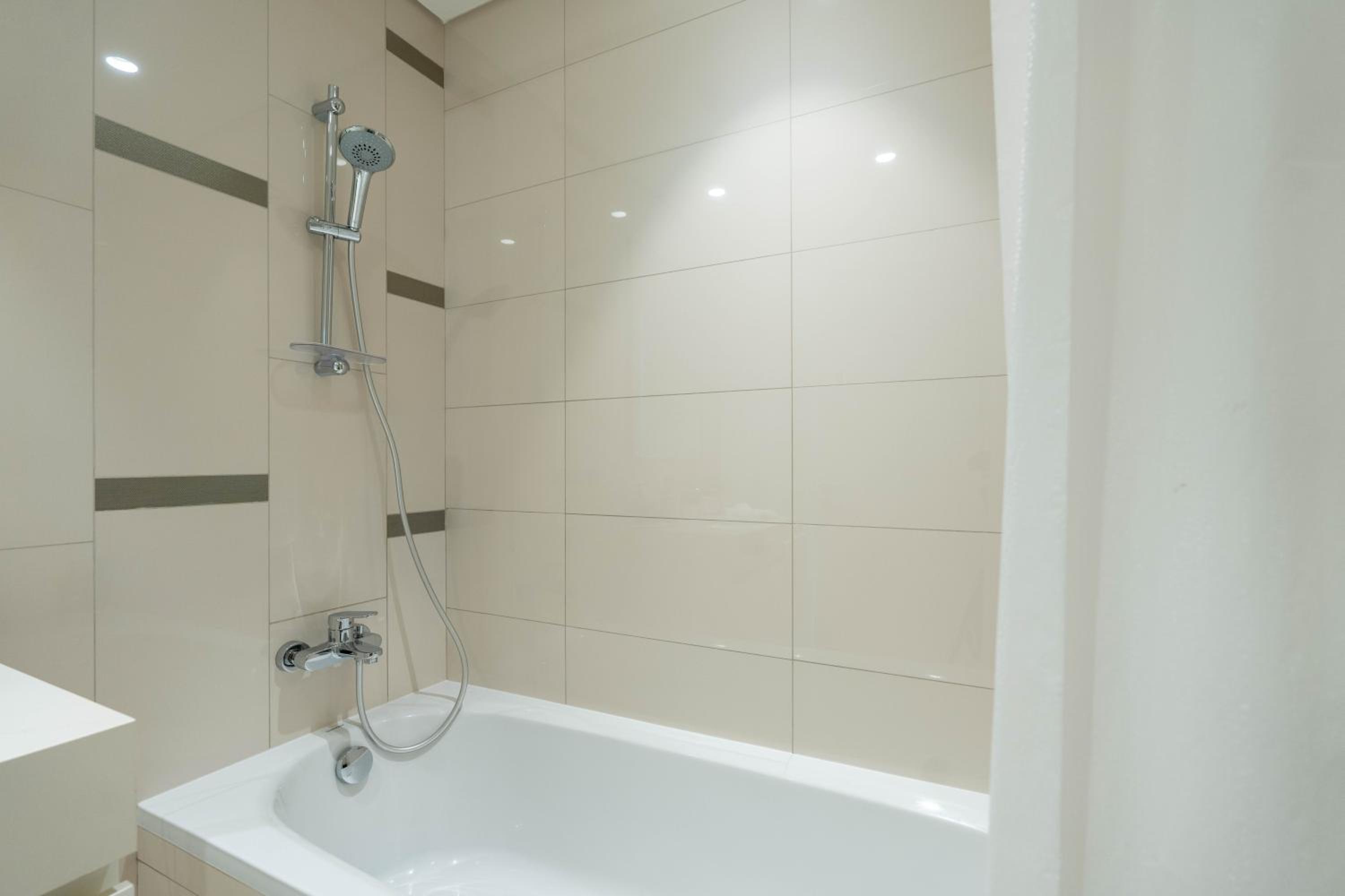 Keyrock Sea-View Penthouse - Dubai Marina, Pool & Sauna