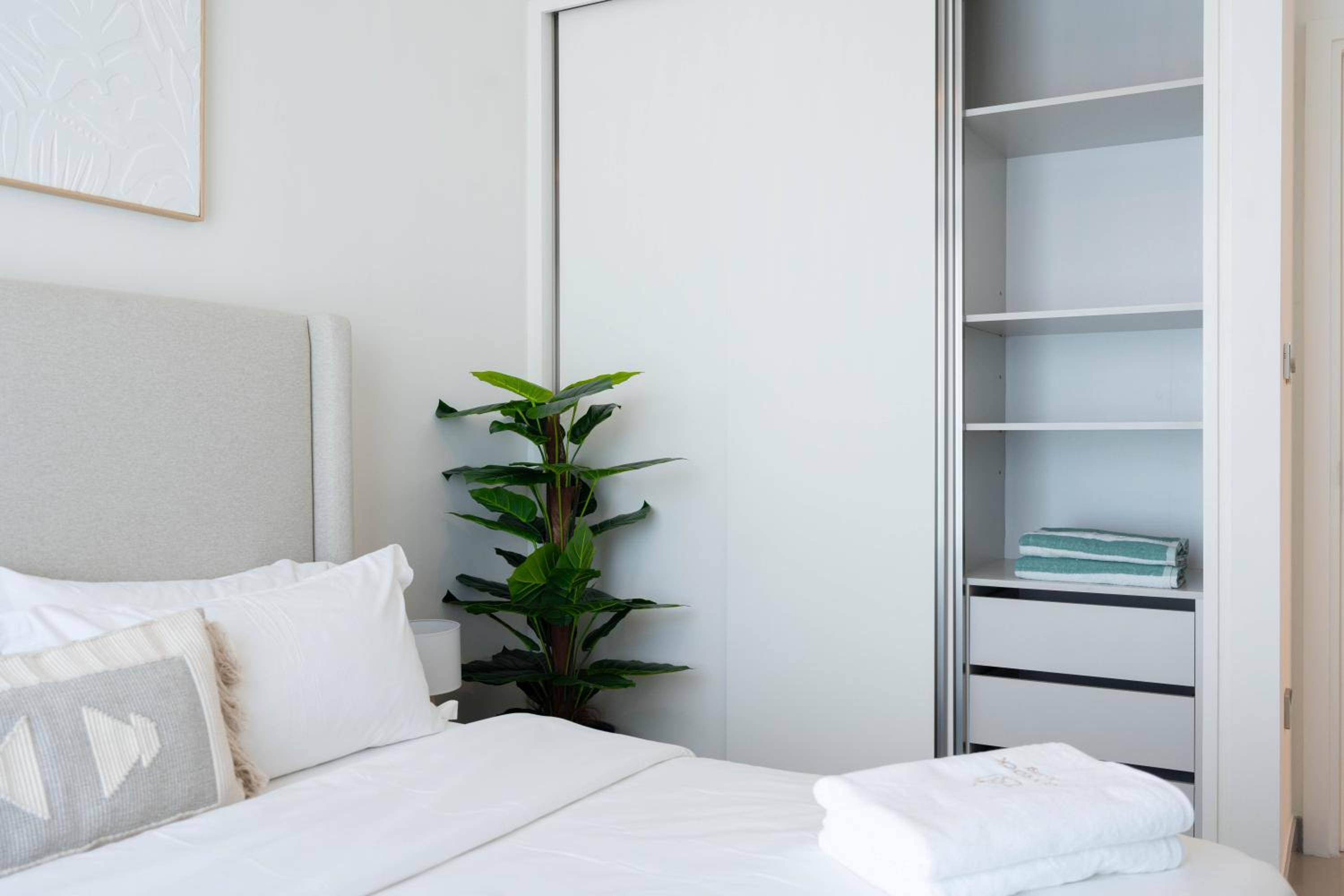 Keyrock Sea-View Penthouse - Dubai Marina, Pool & Sauna