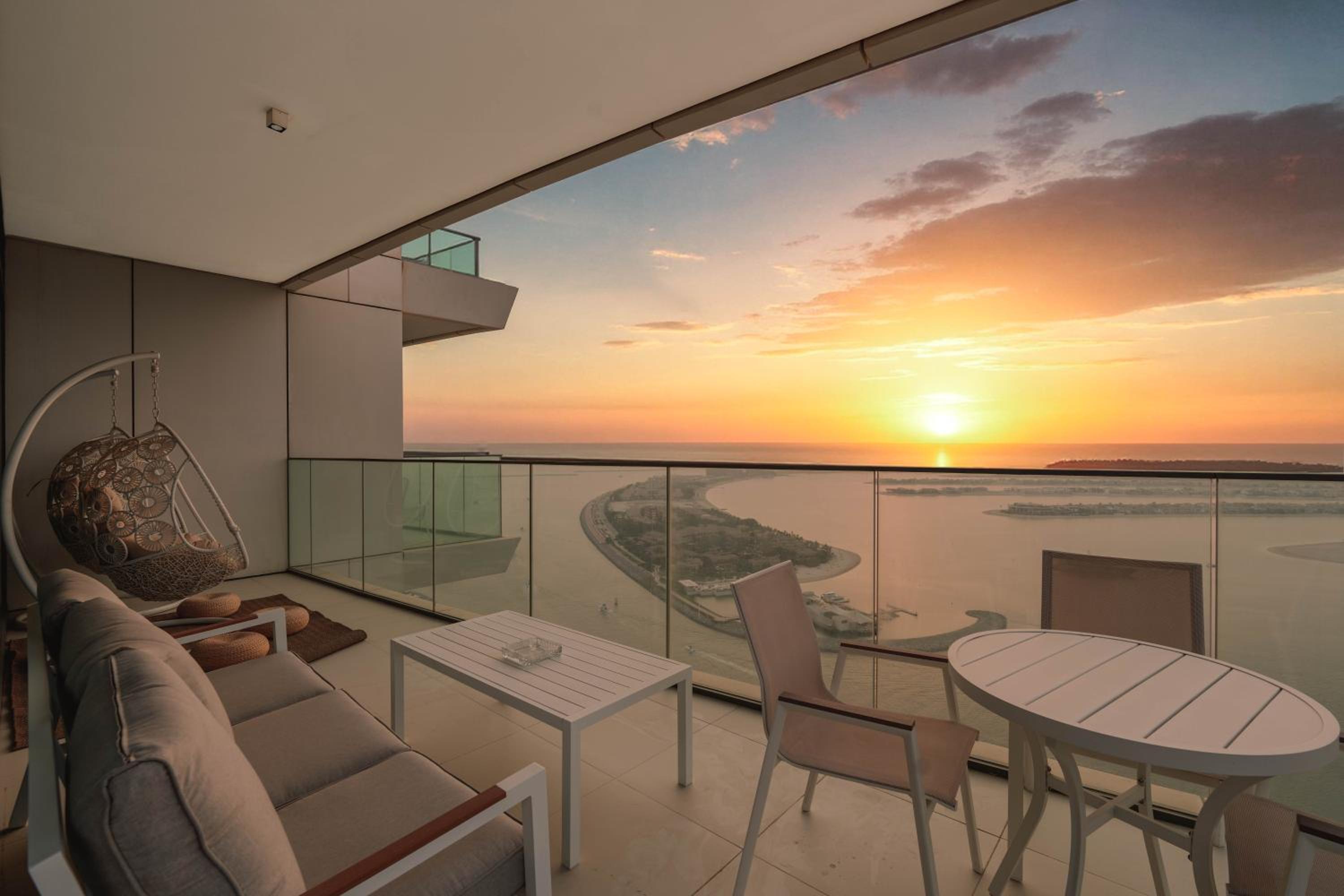 Keyrock Sea-View Penthouse - Dubai Marina, Pool & Sauna